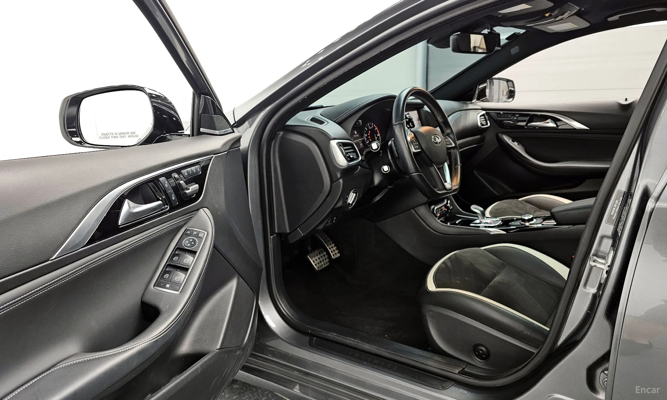 Infiniti Q30 превью 10