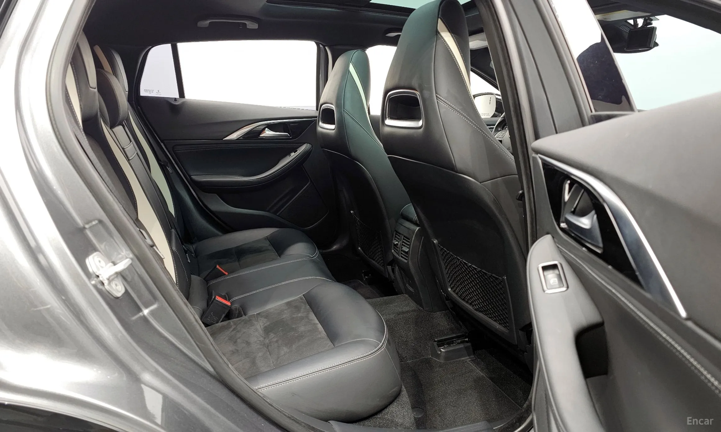 Infiniti Q30 превью 12