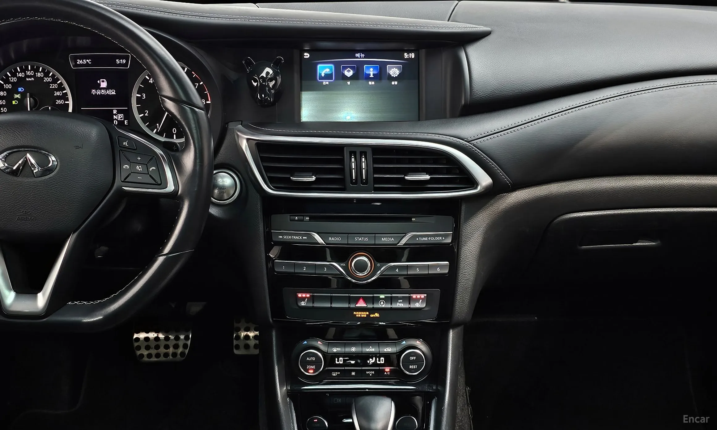 Infiniti Q30 превью 16