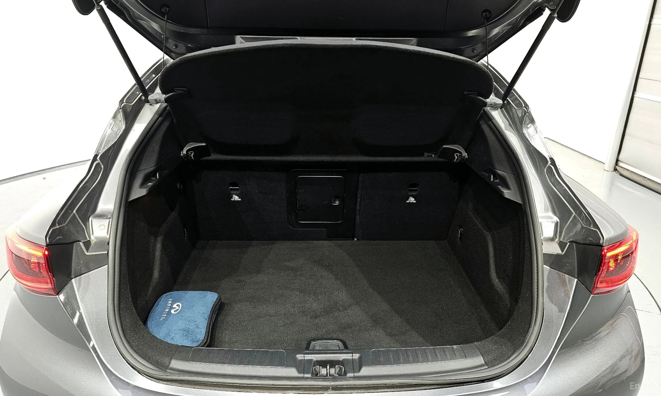 Infiniti Q30 превью 20