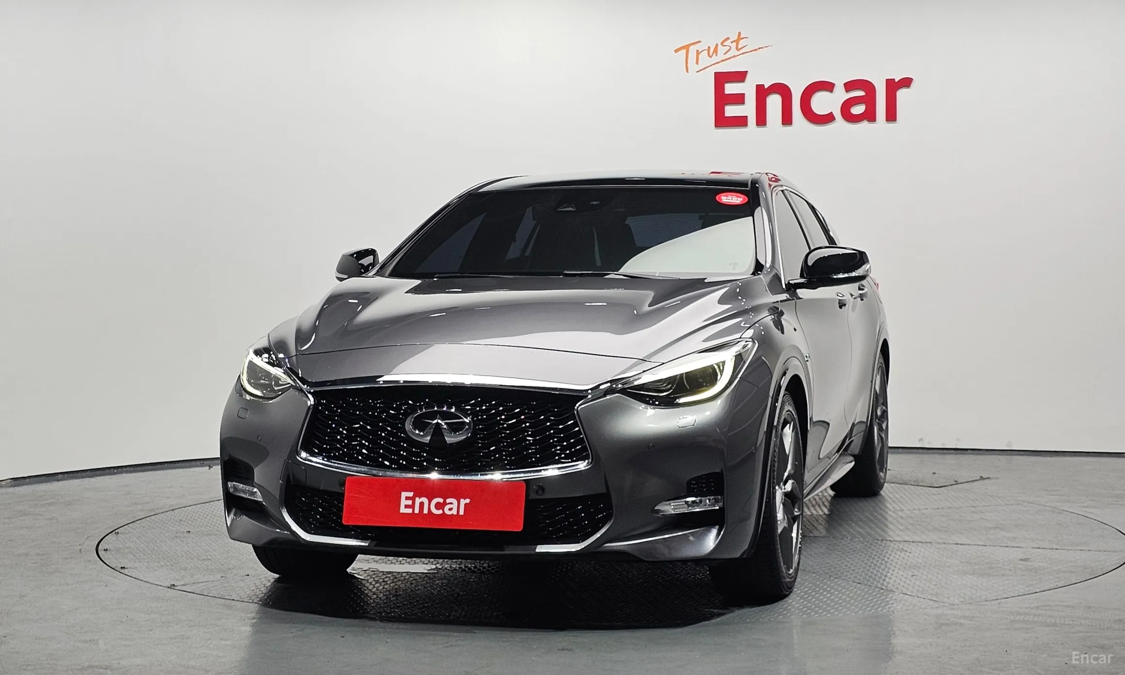 Infiniti Q30 превью 3