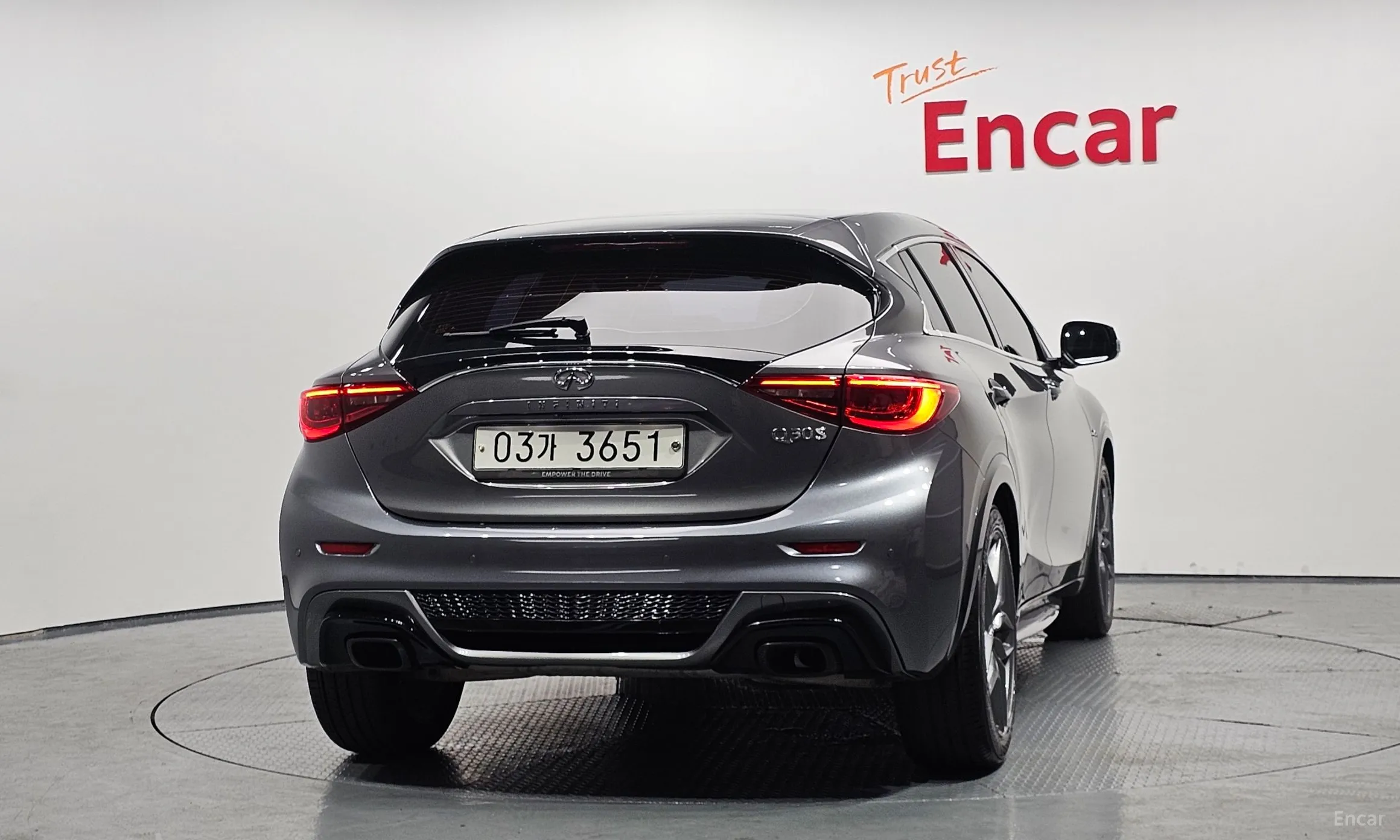 Infiniti Q30 превью 4