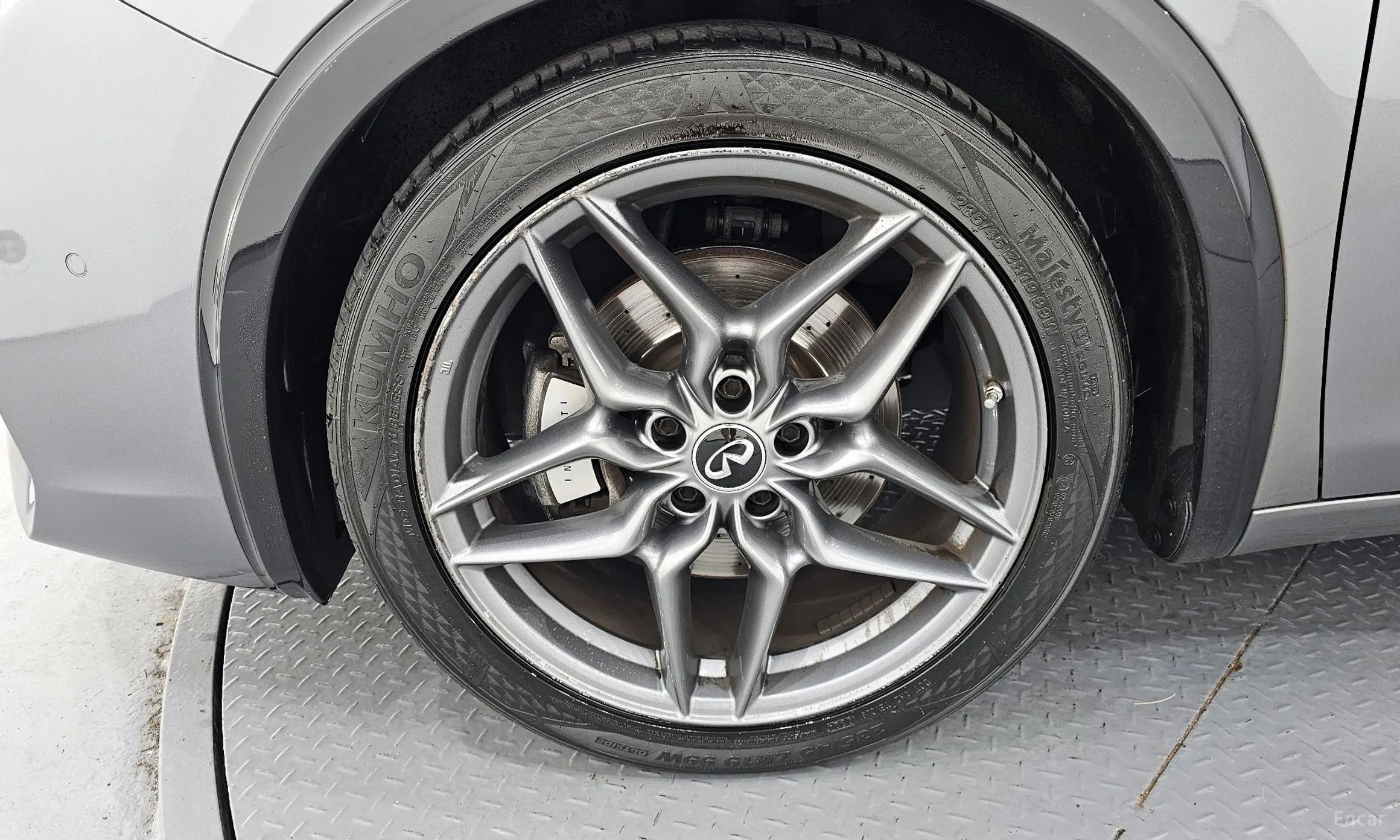Infiniti Q30 превью 5