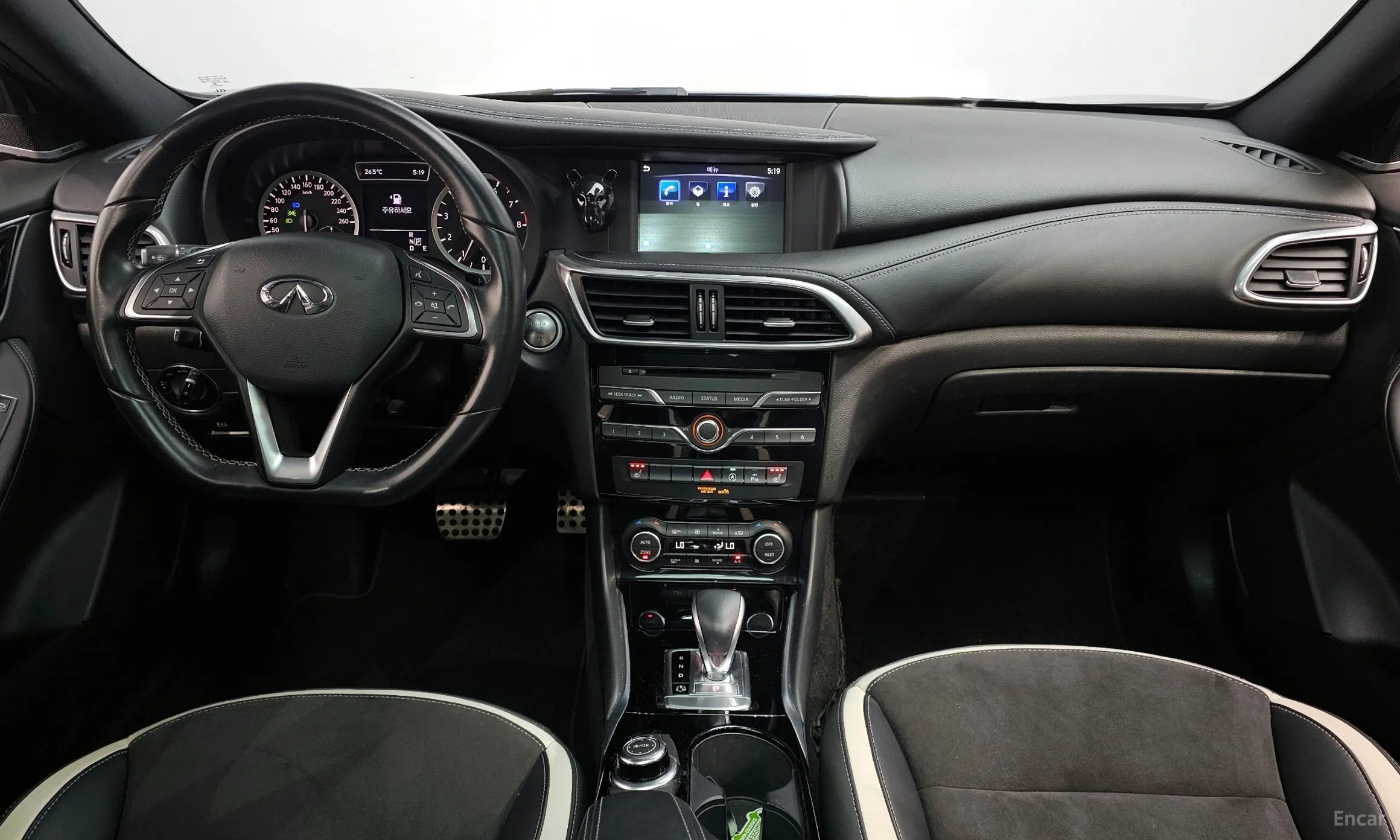 Infiniti Q30 превью 7