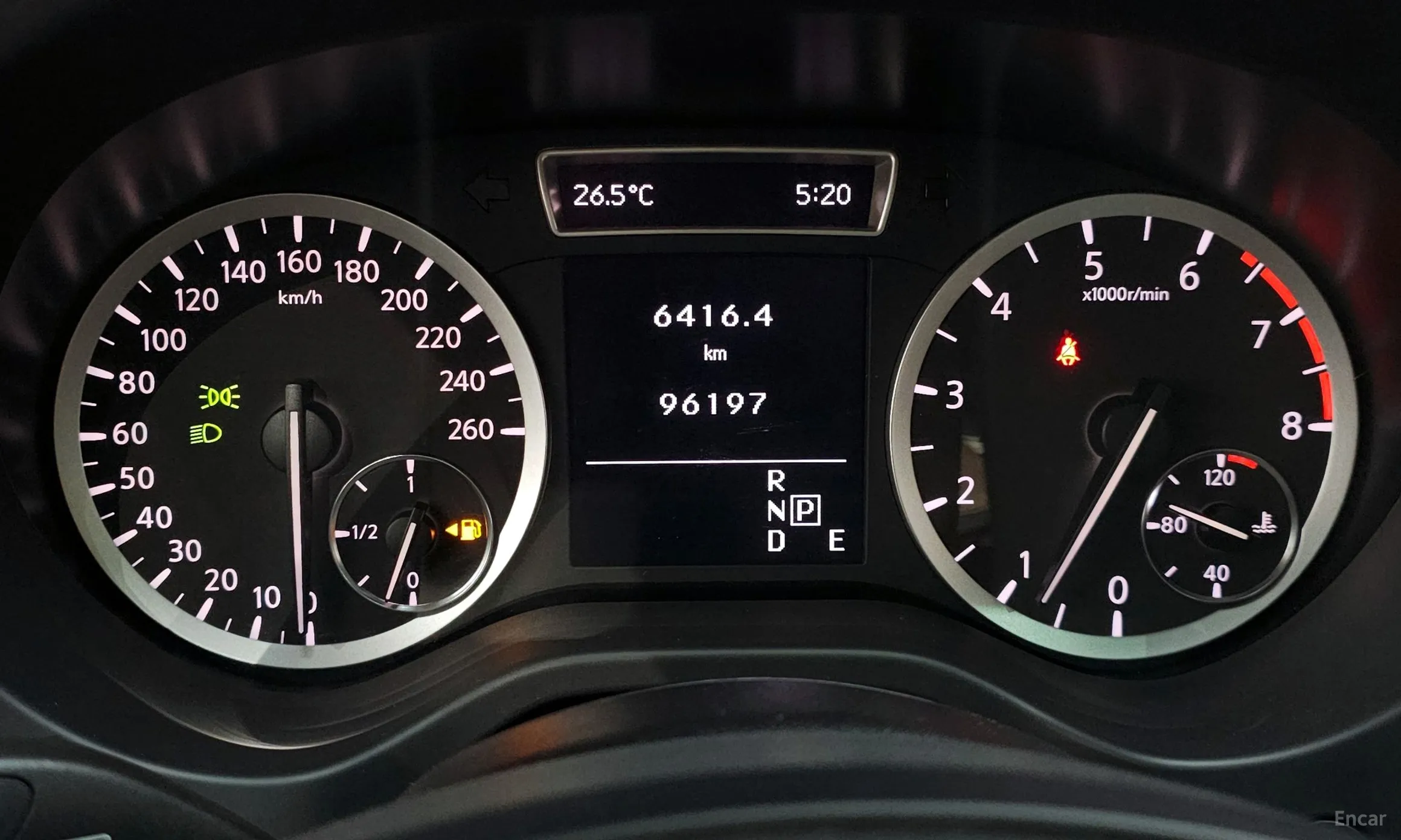 Infiniti Q30 превью 8