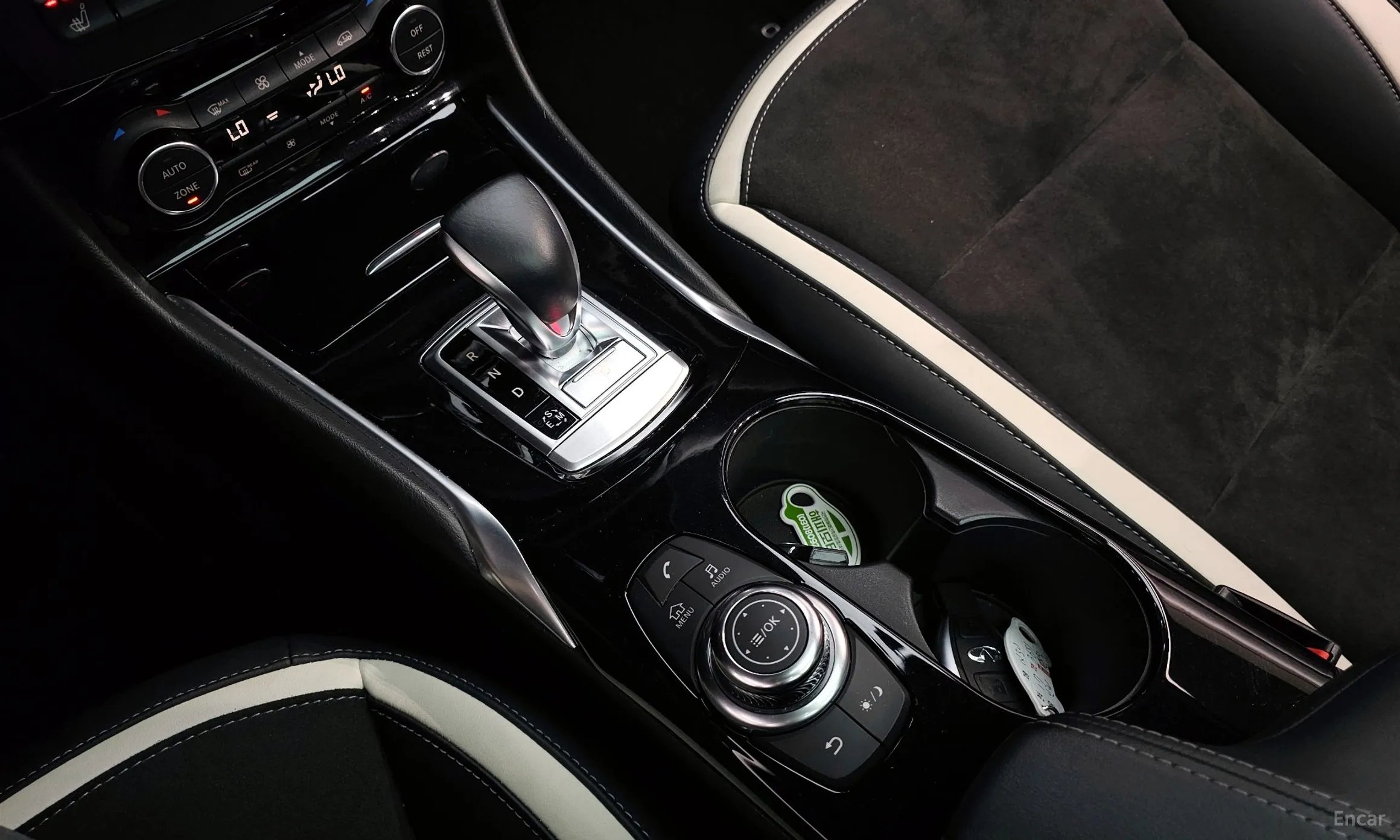 Infiniti Q30 превью 9