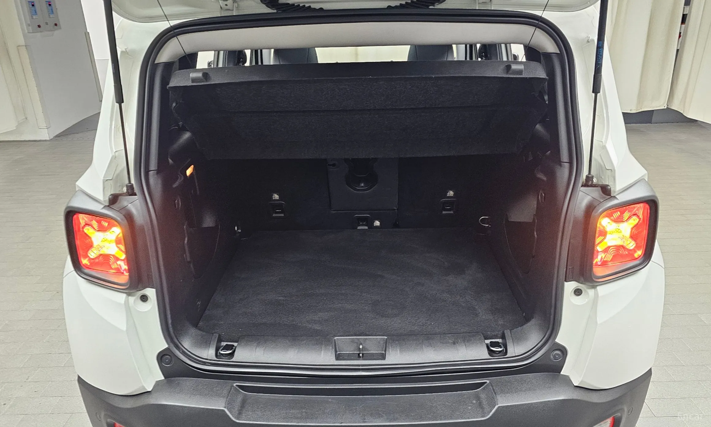 Jeep Renegade превью 18