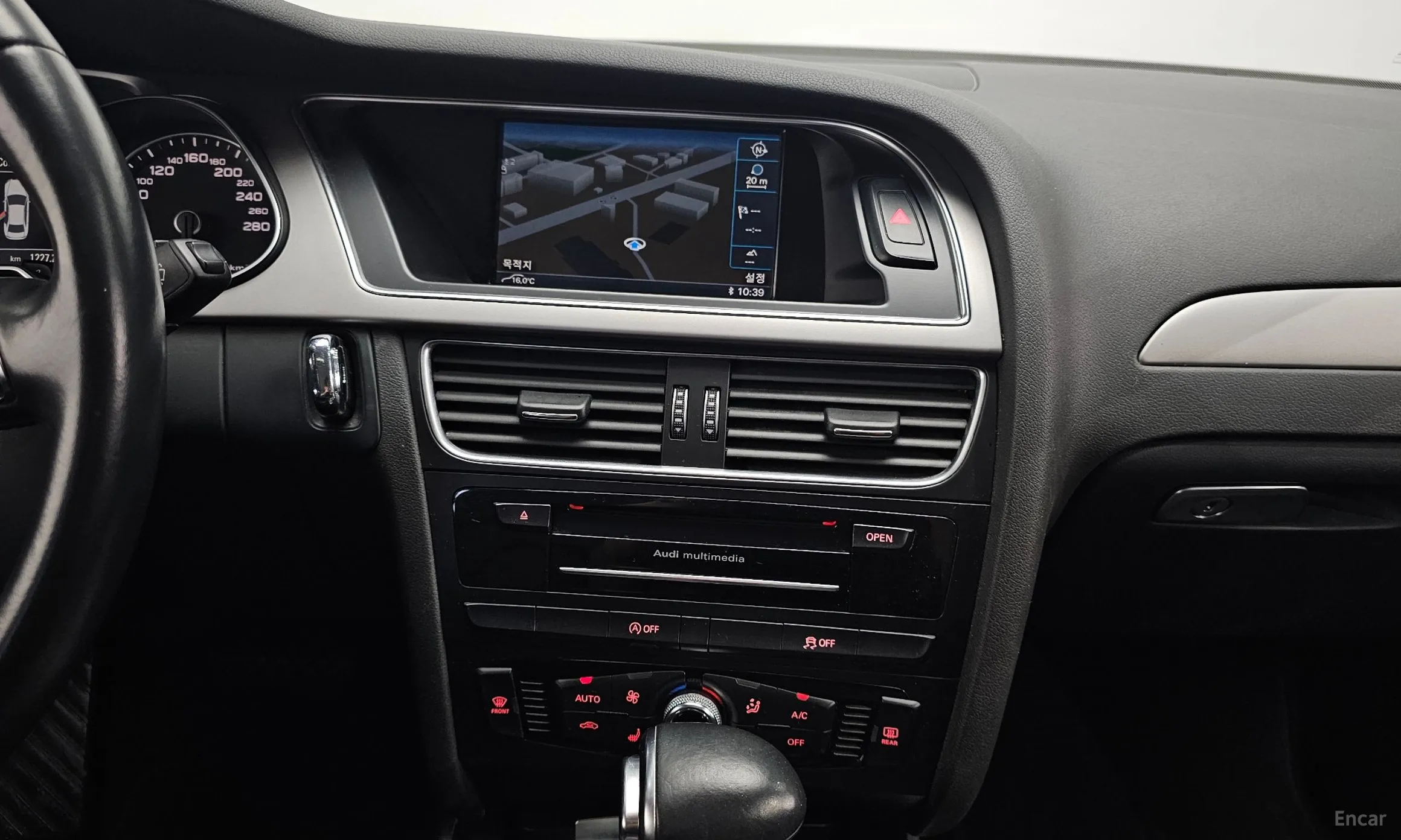 Audi New A4 превью 14