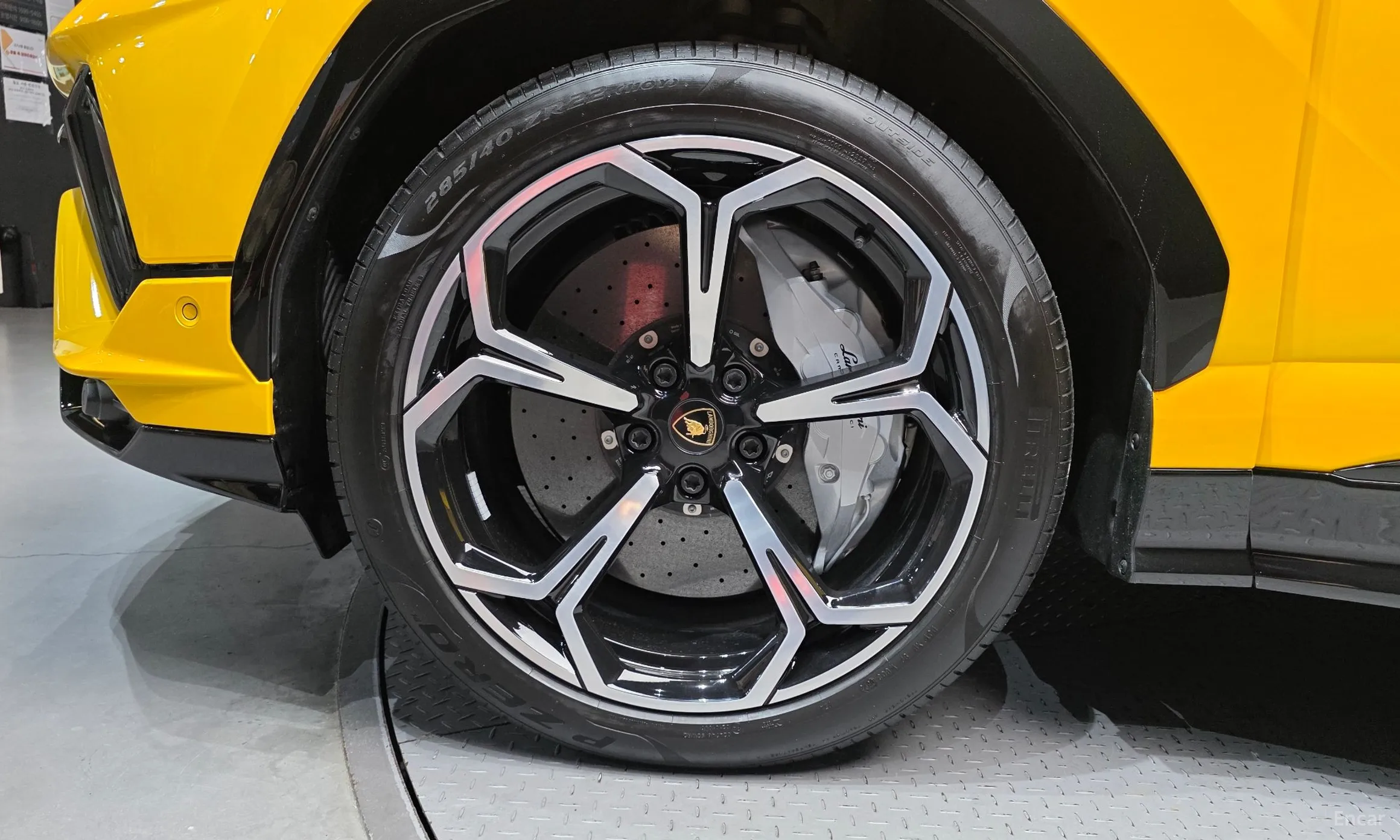 Lamborghini Urus превью 5