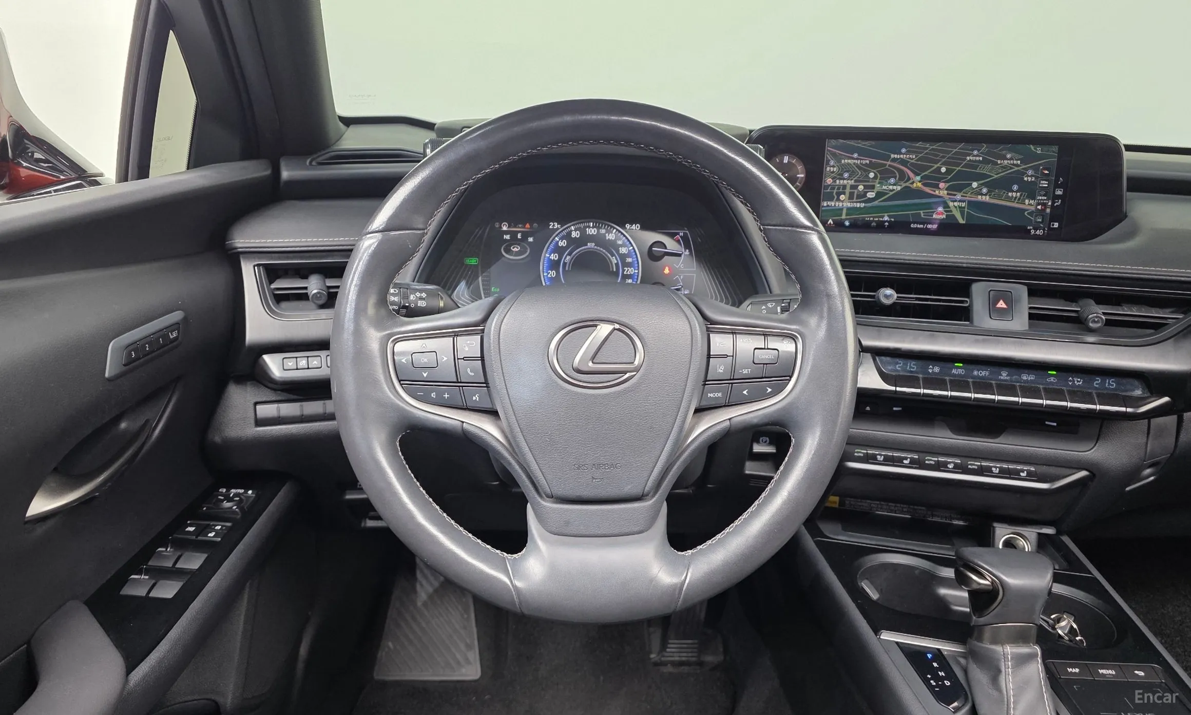 Lexus UX250h превью 13