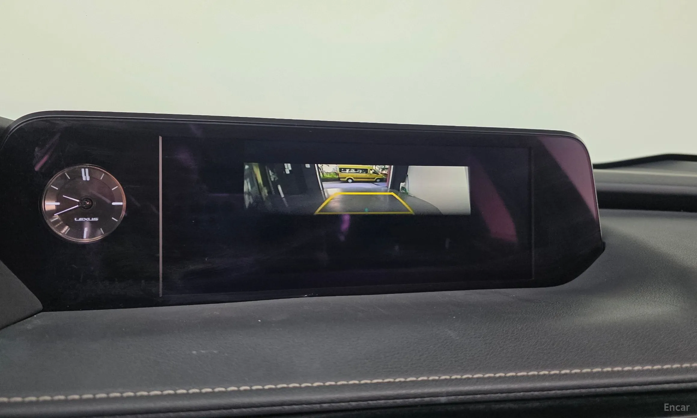 Lexus UX250h превью 15