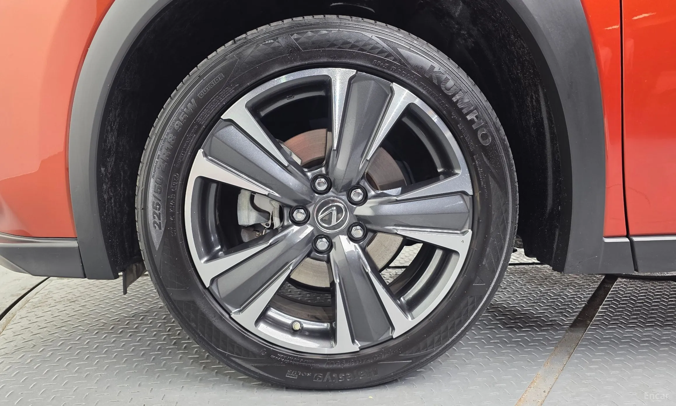 Lexus UX250h превью 5
