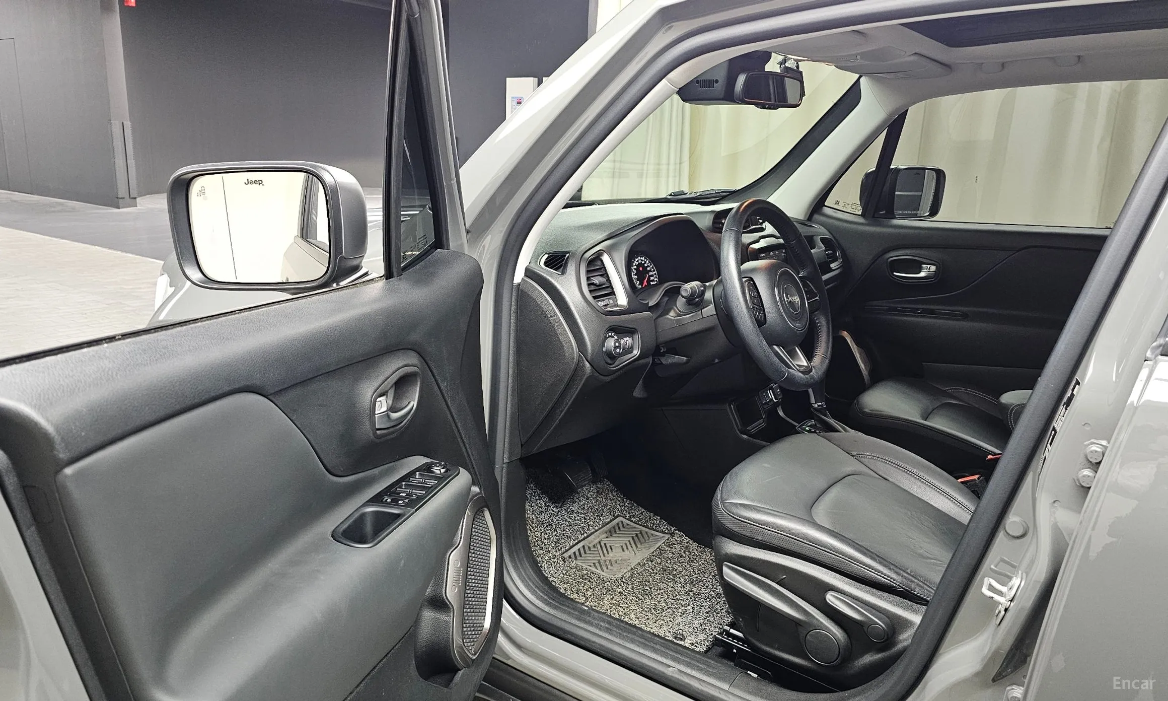 Jeep Renegade превью 10