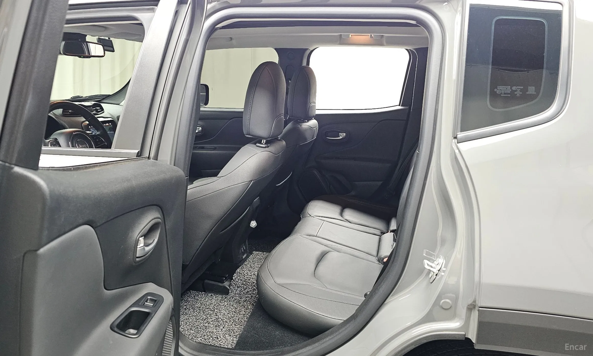 Jeep Renegade превью 12