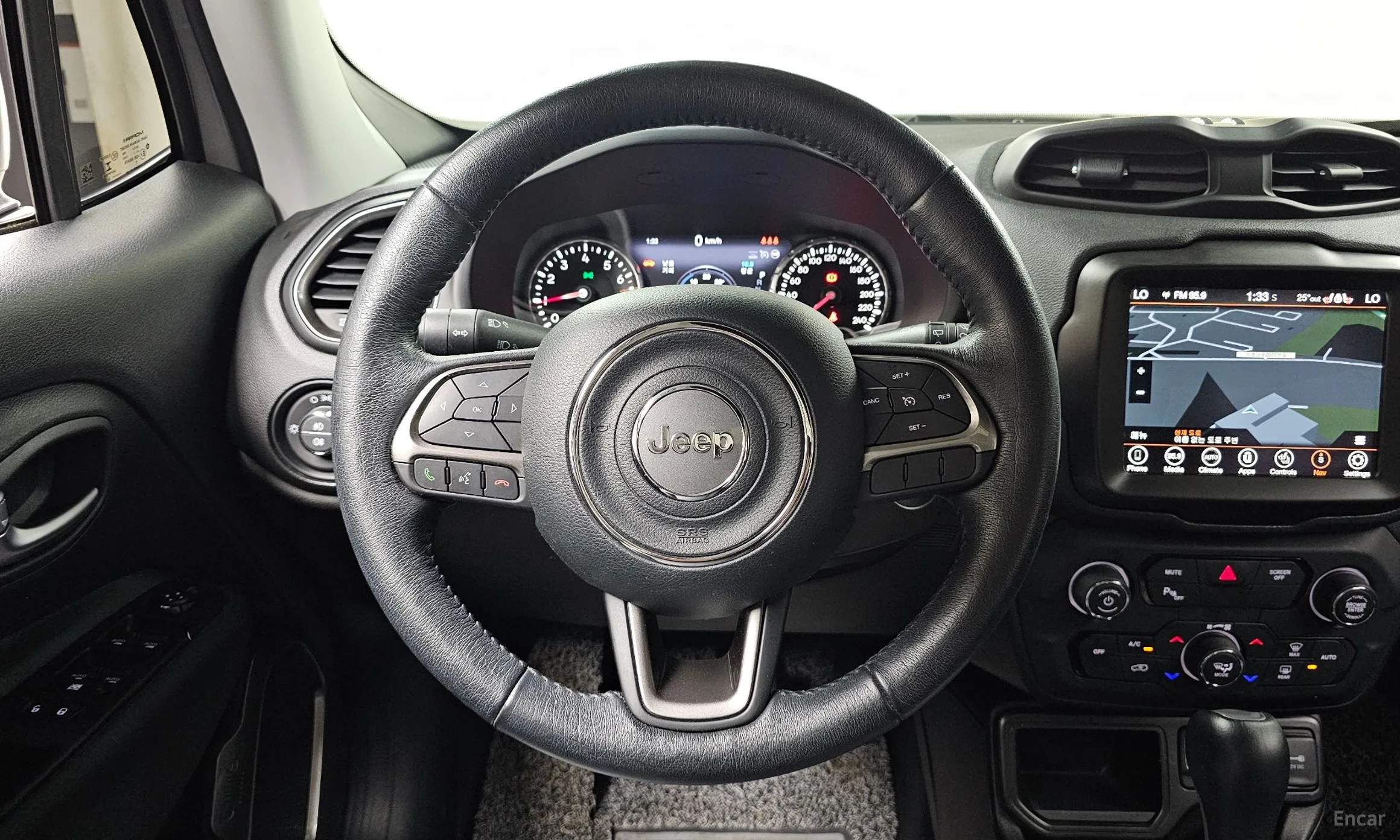 Jeep Renegade превью 13
