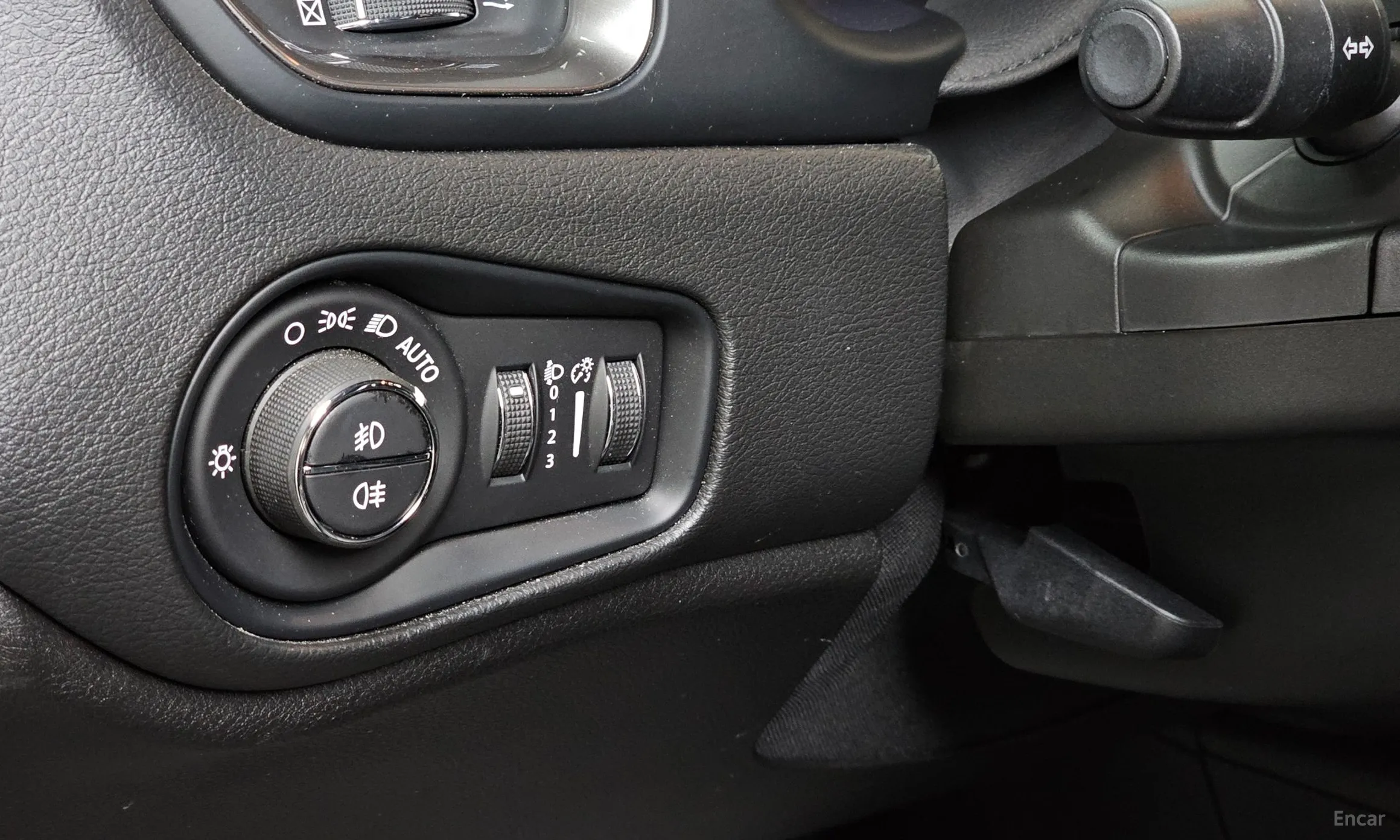 Jeep Renegade превью 18