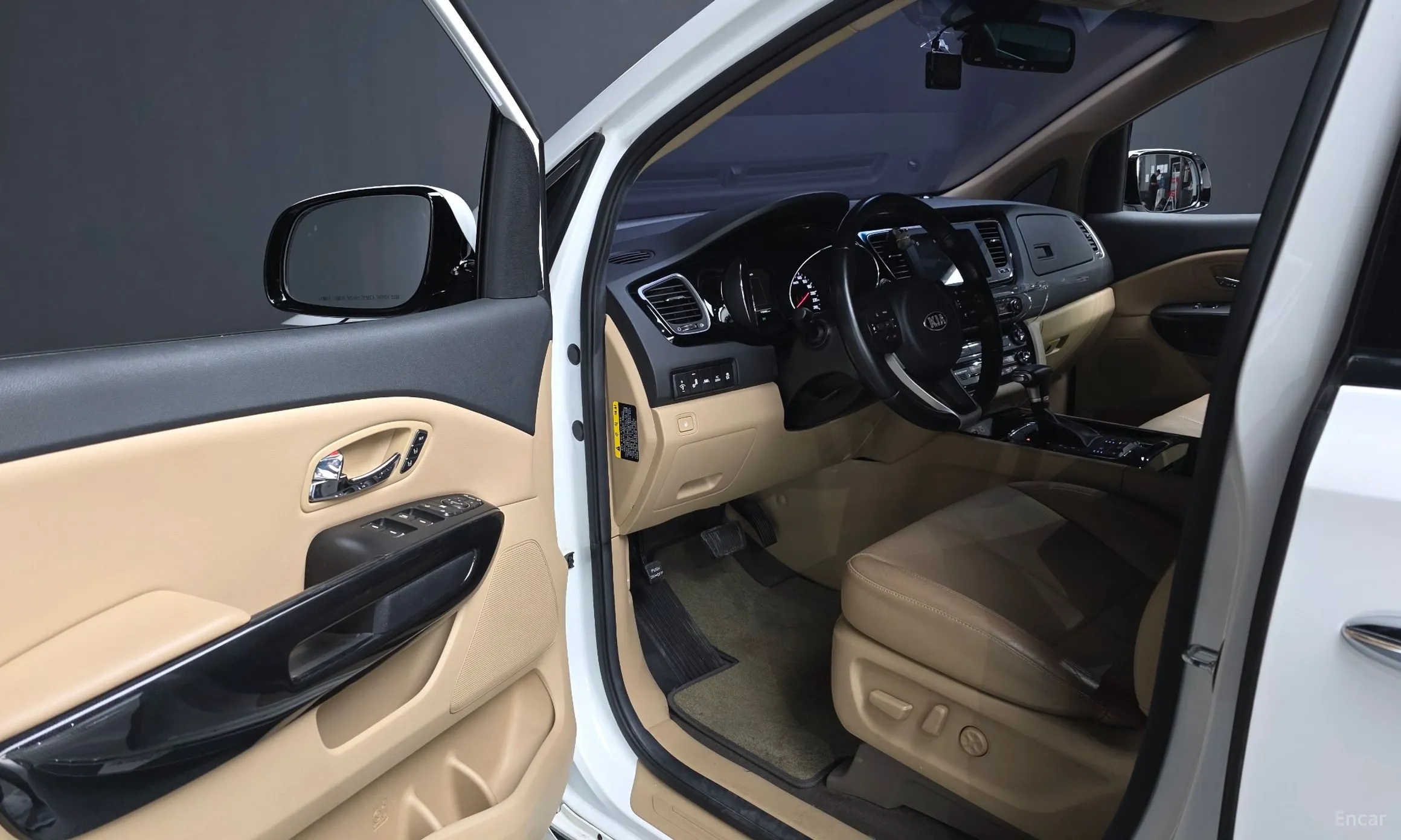 Kia Carnival превью 10