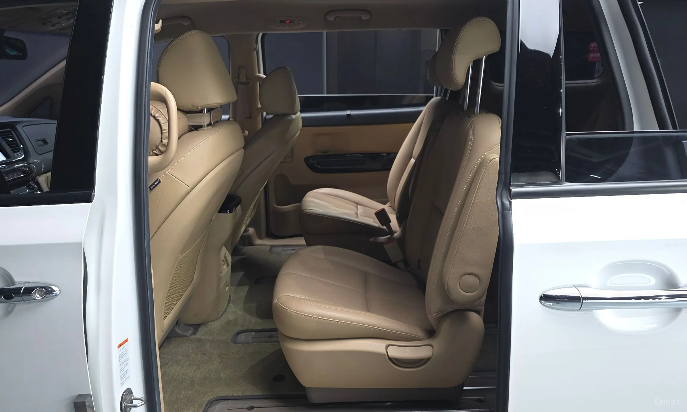 Kia Carnival превью 12
