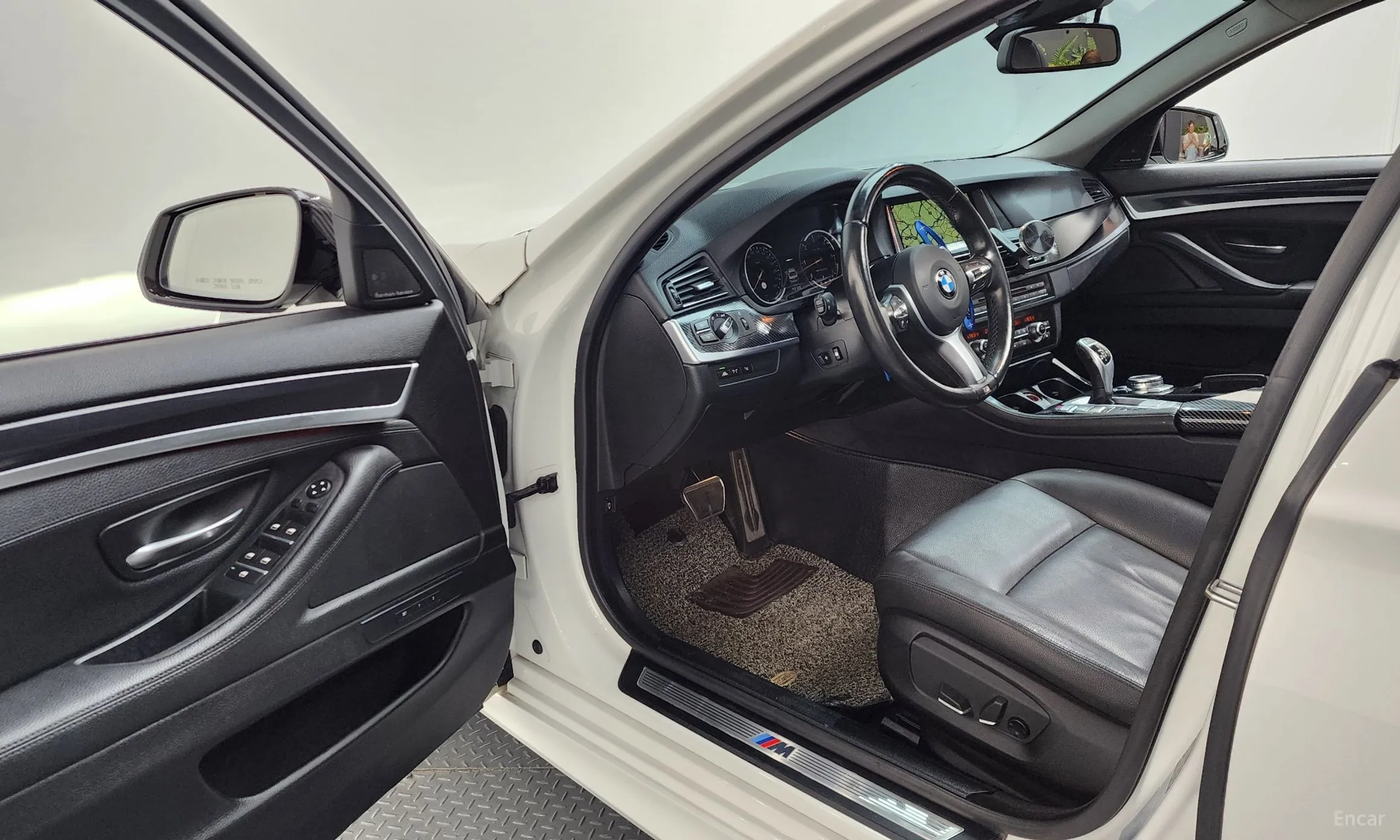 BMW 5 Series (F10) превью 10
