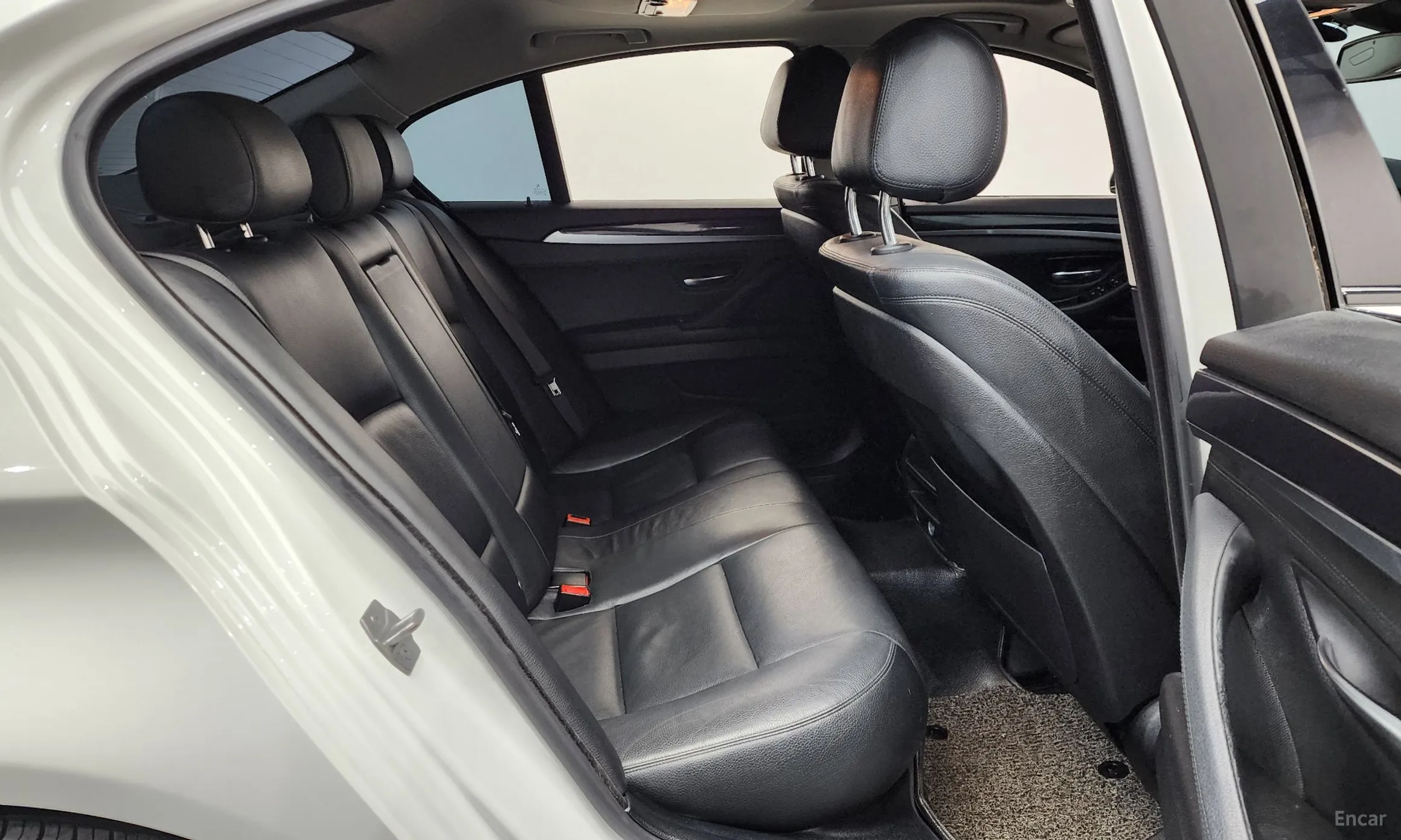 BMW 5 Series (F10) превью 11