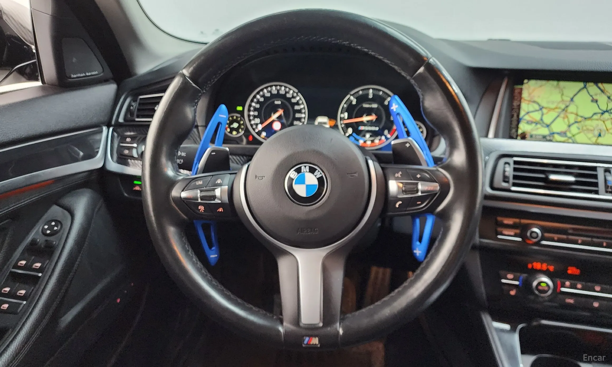 BMW 5 Series (F10) превью 12