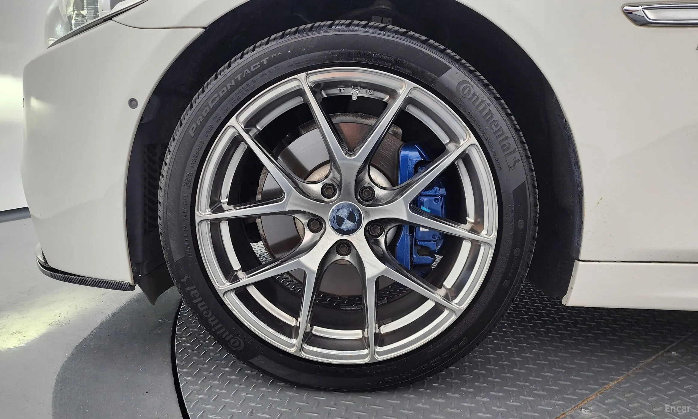 BMW 5 Series (F10) превью 5