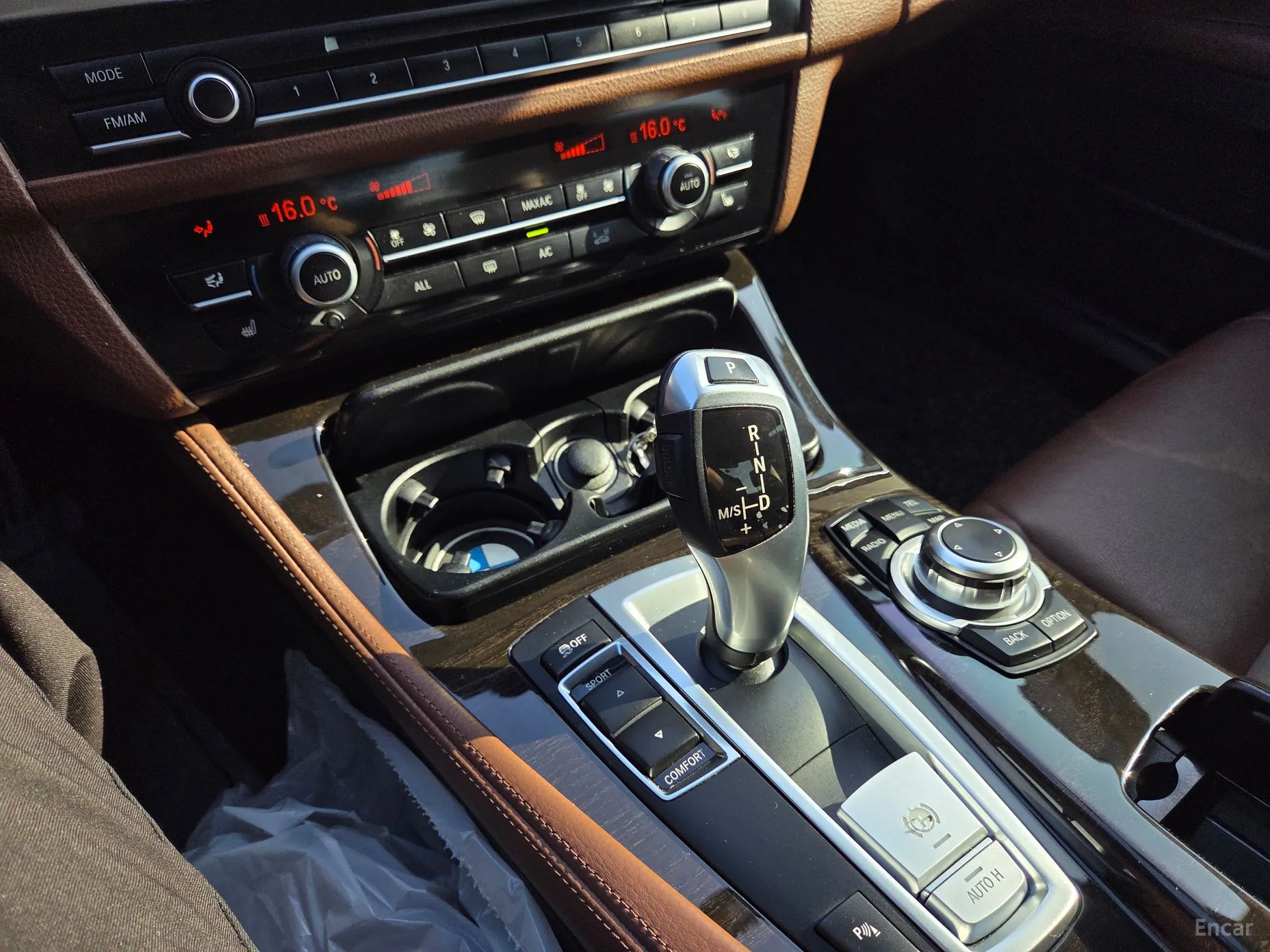 BMW 5 Series (F10) превью 12