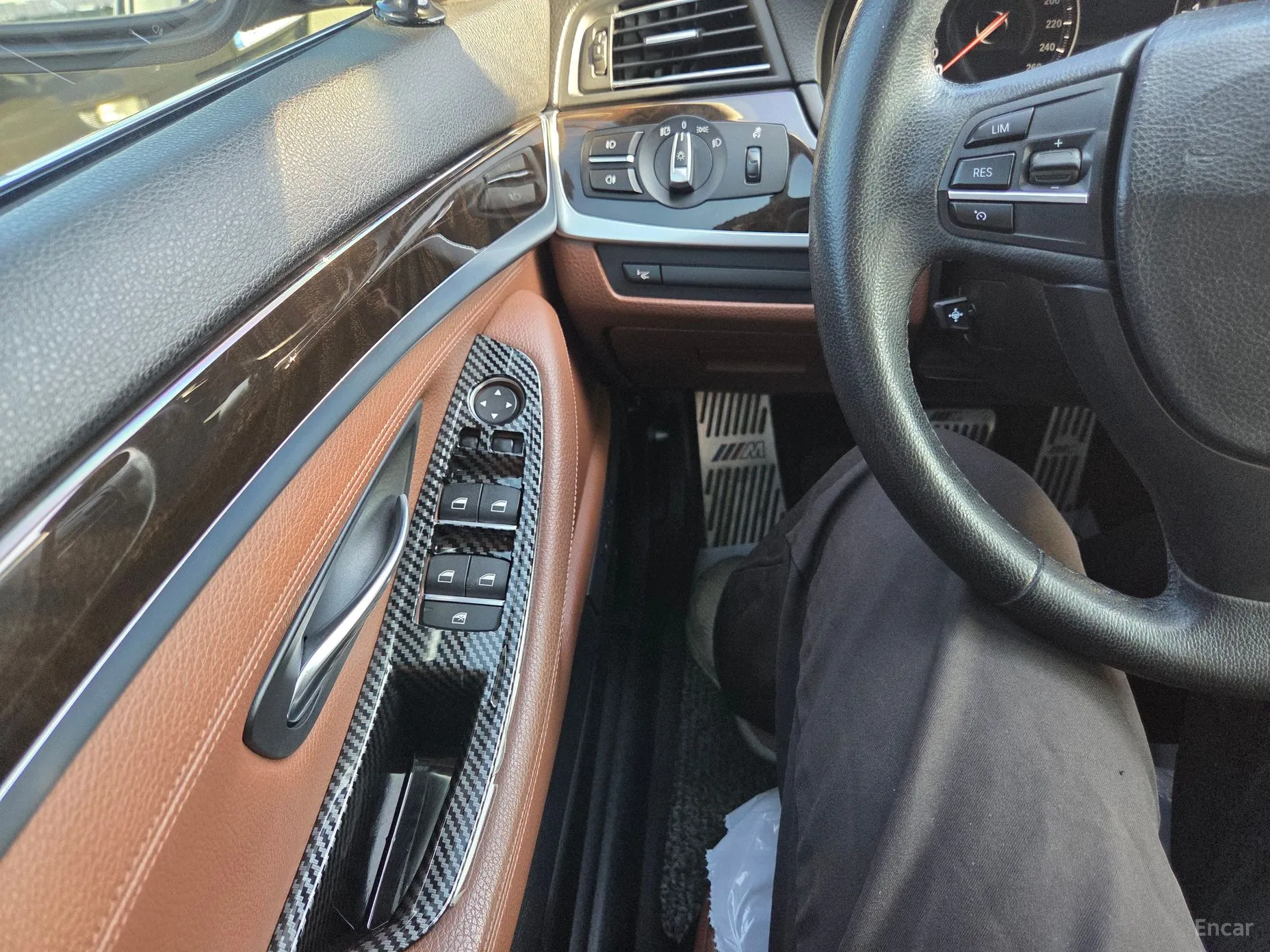 BMW 5 Series (F10) превью 13