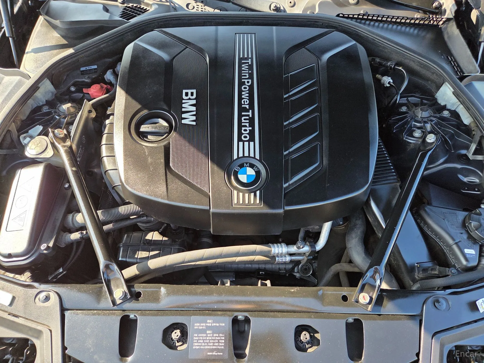 BMW 5 Series (F10) превью 17