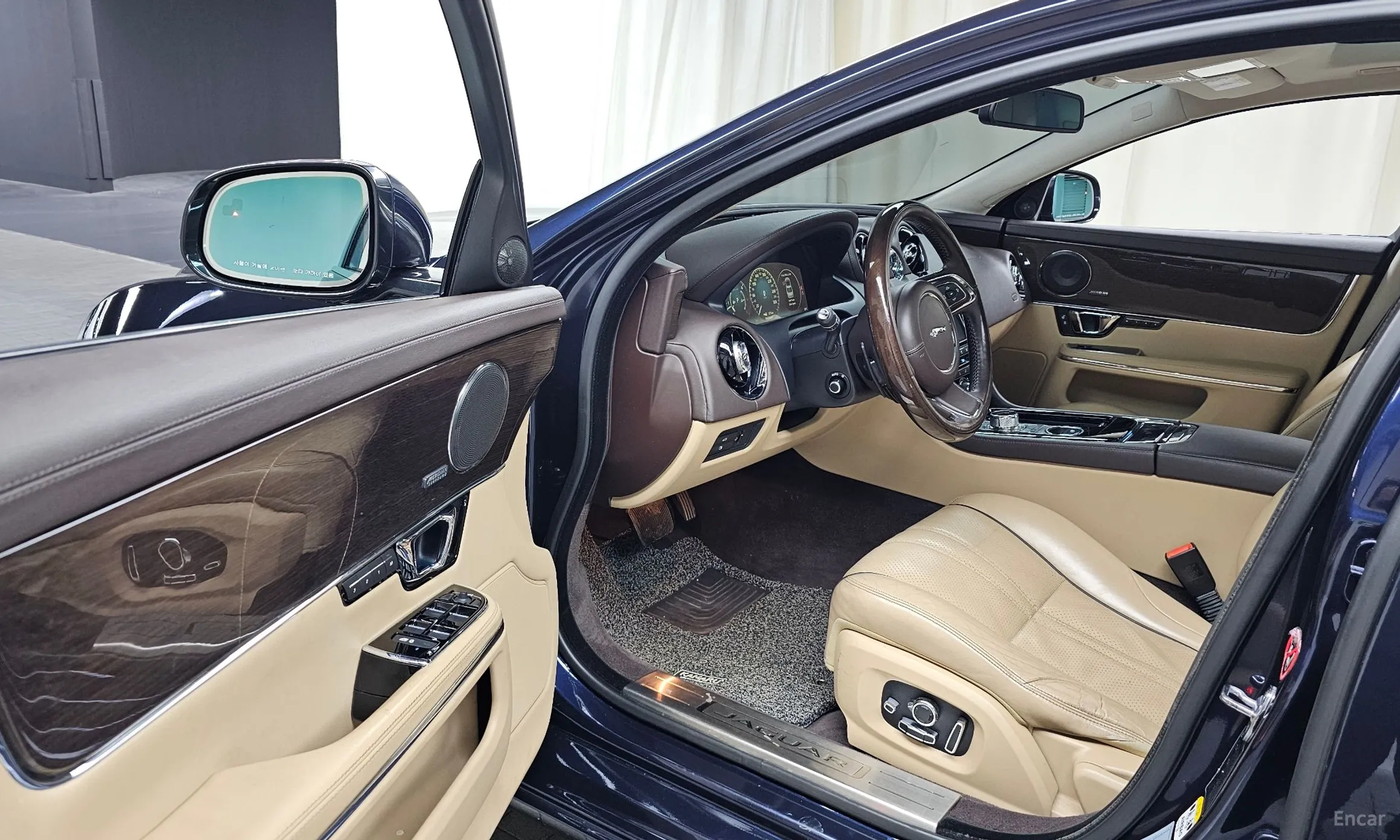 Jaguar All New XJ превью 10