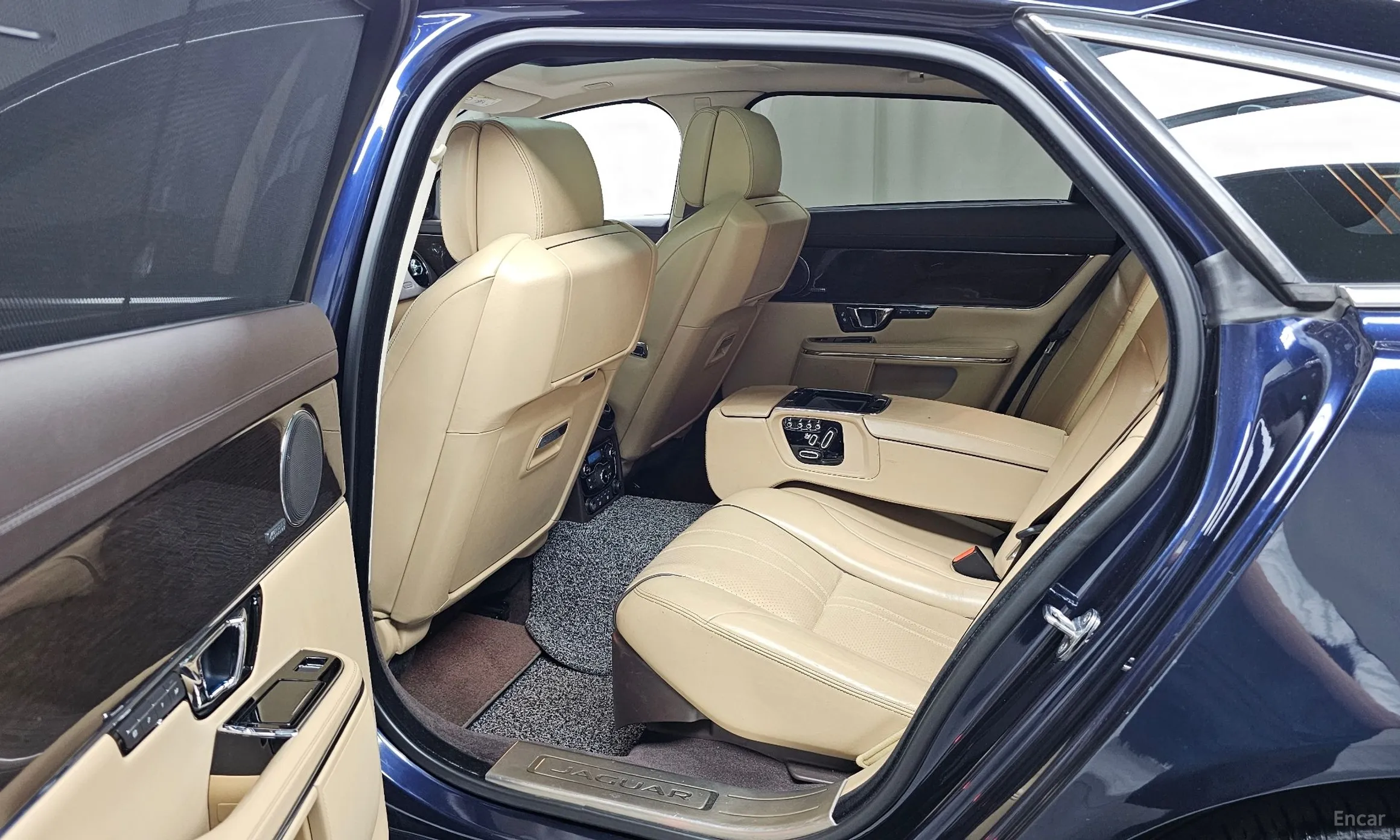 Jaguar All New XJ превью 11