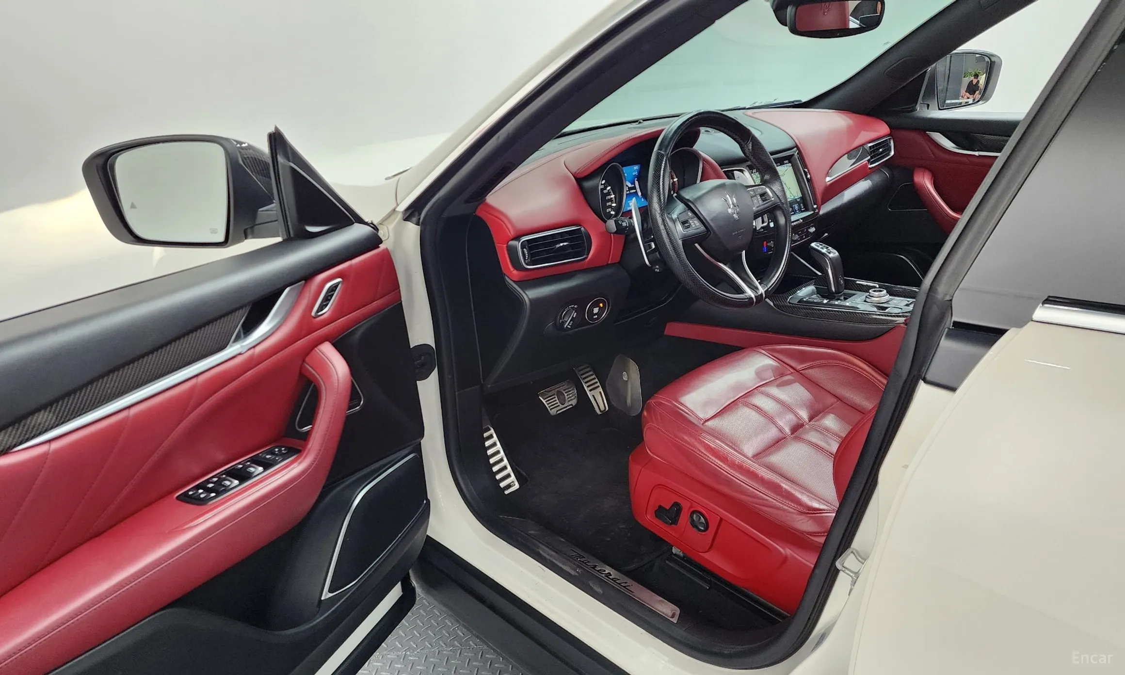 Maserati Levante превью 10