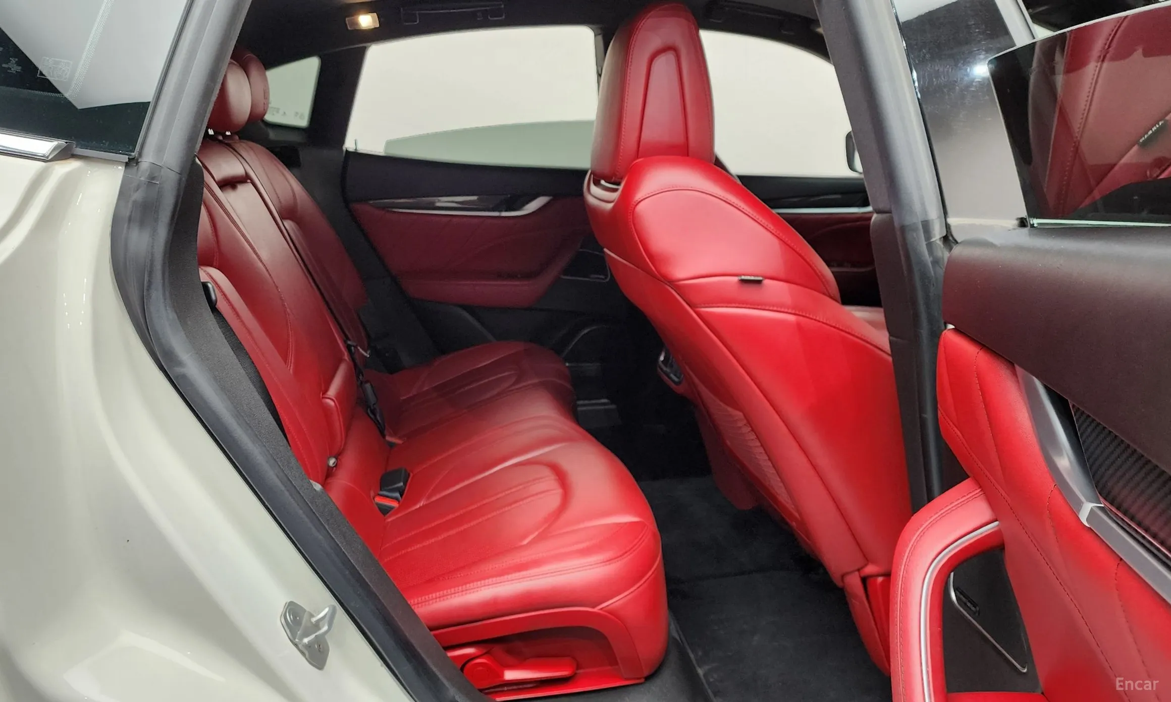 Maserati Levante превью 11