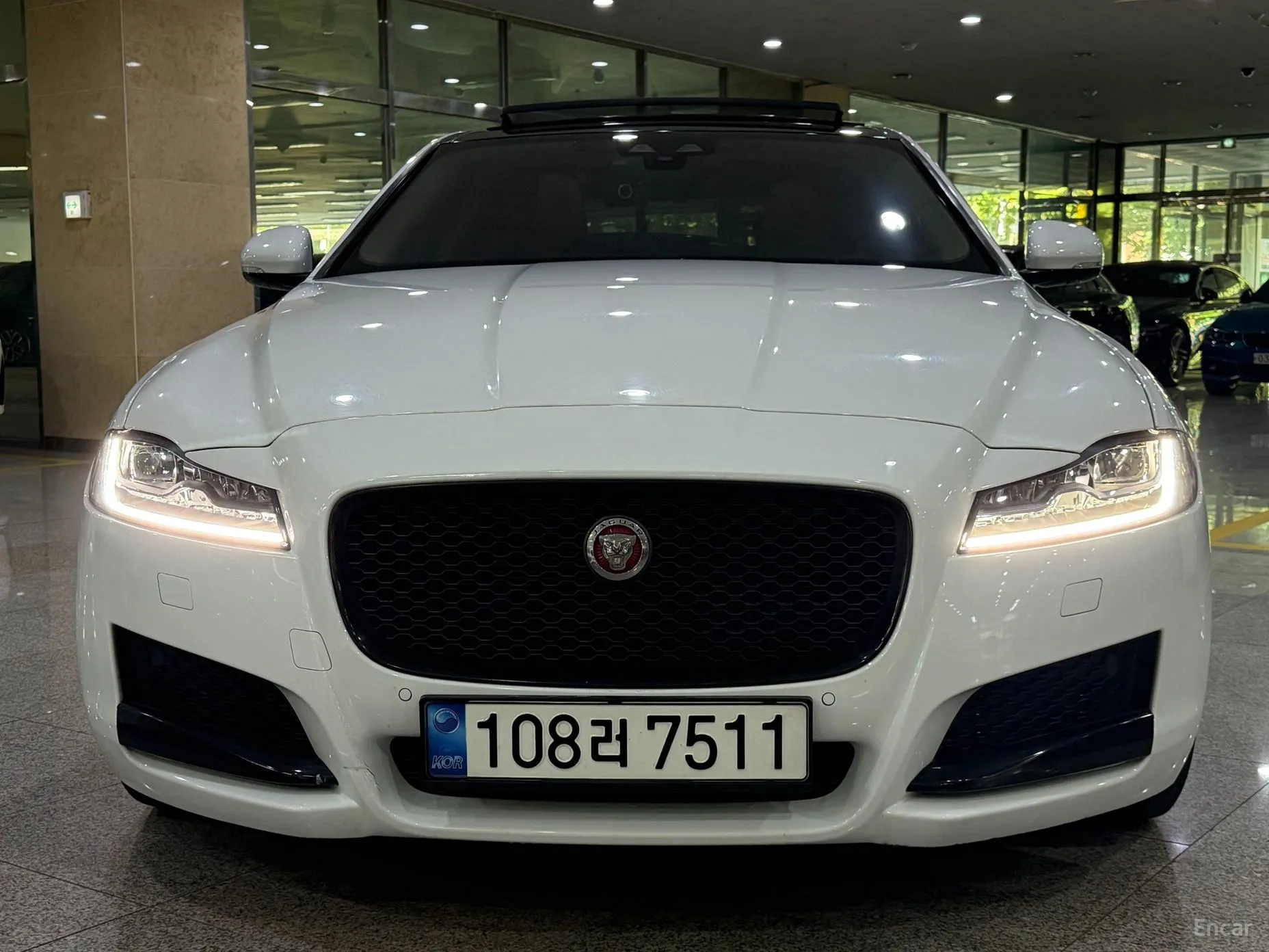 Jaguar XF (x260)
