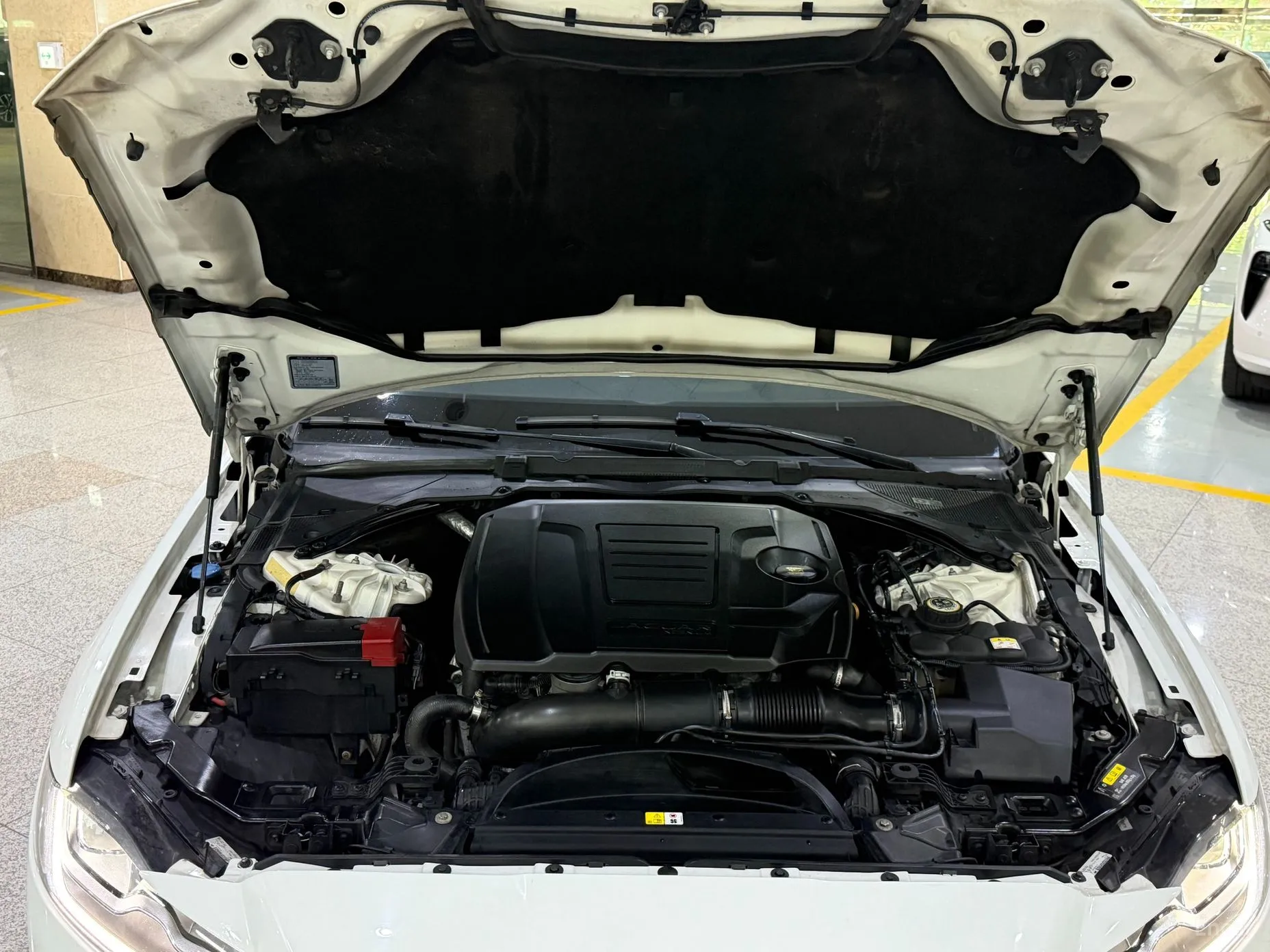 Jaguar XF (x260) превью 18