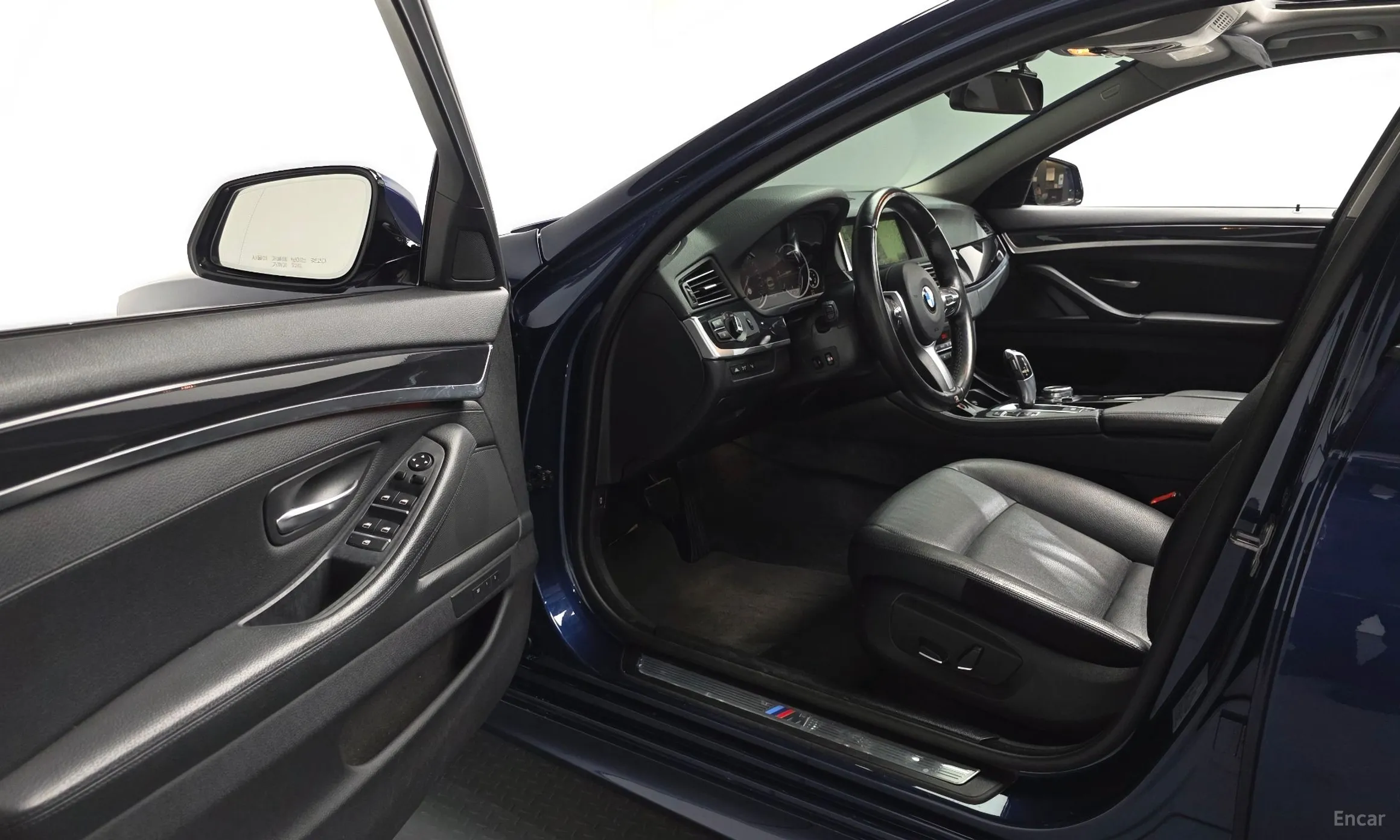 BMW 5 Series (F10) превью 10