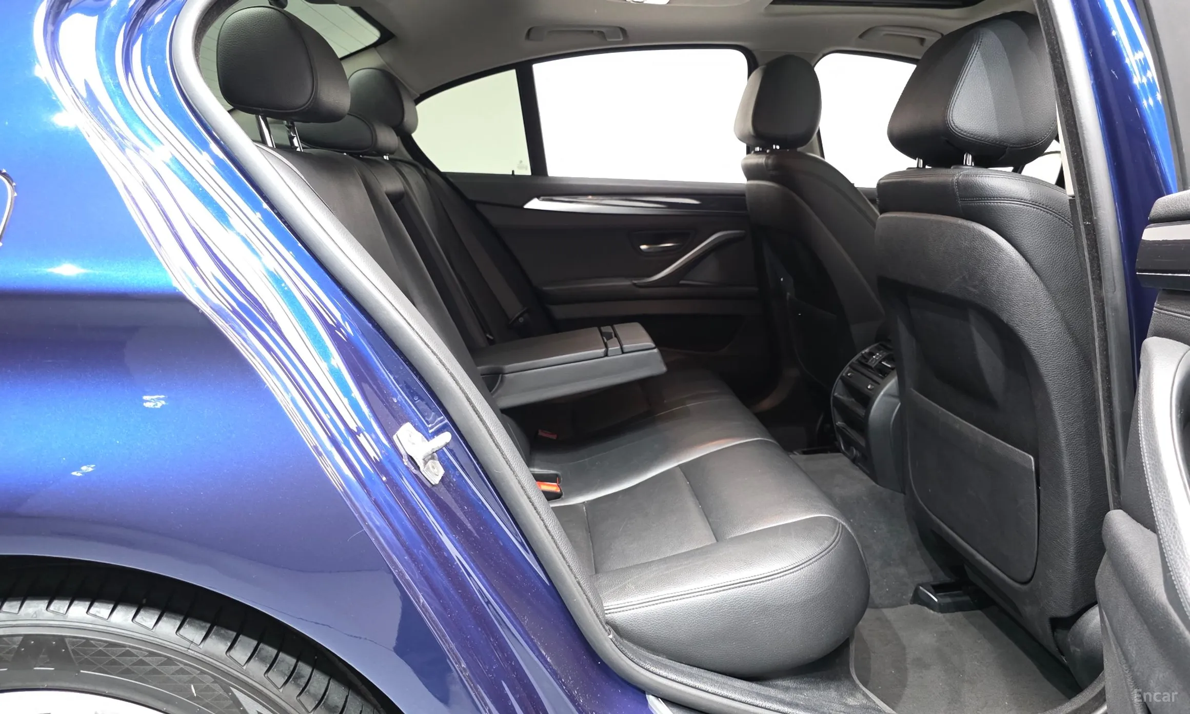 BMW 5 Series (F10) превью 11
