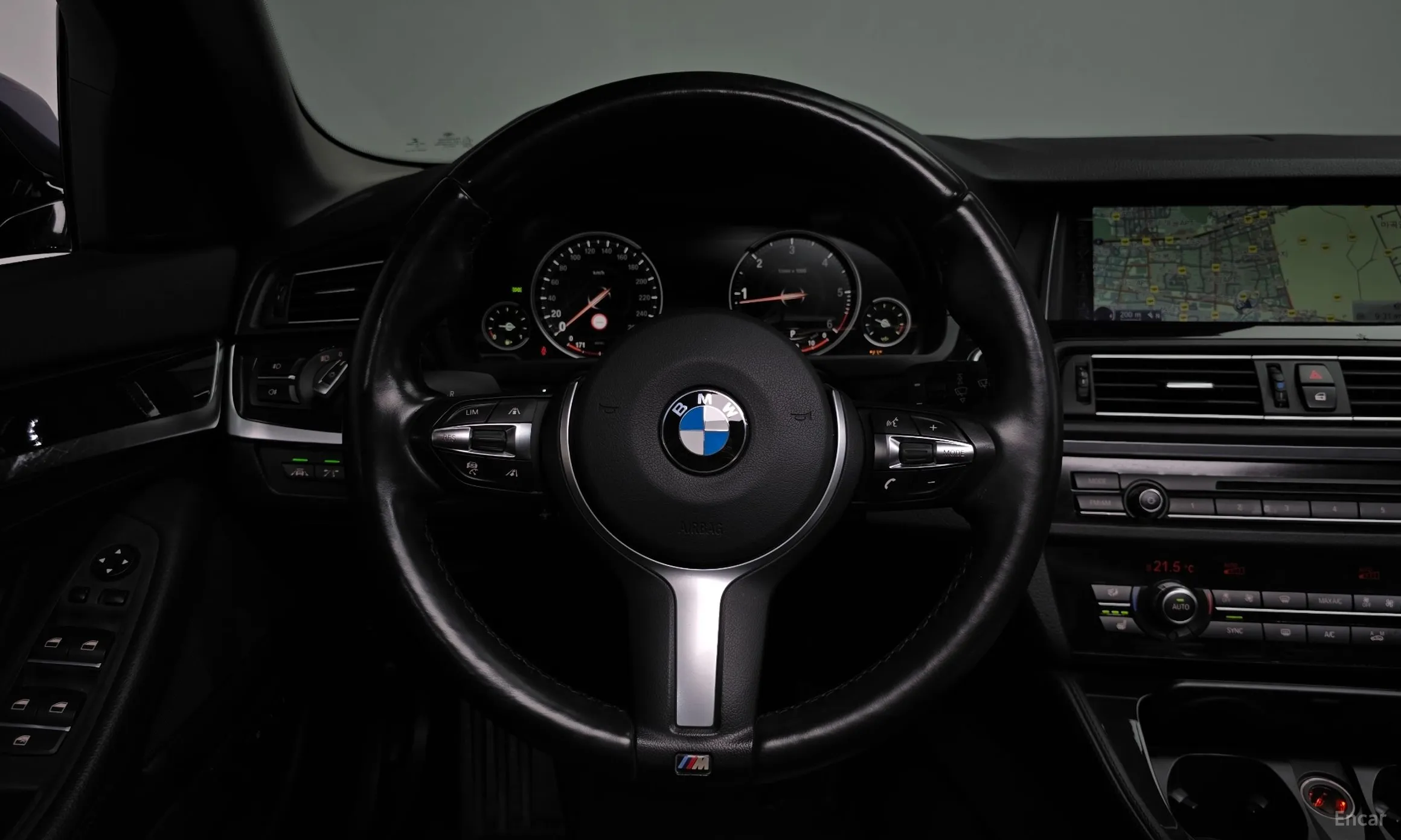 BMW 5 Series (F10) превью 12