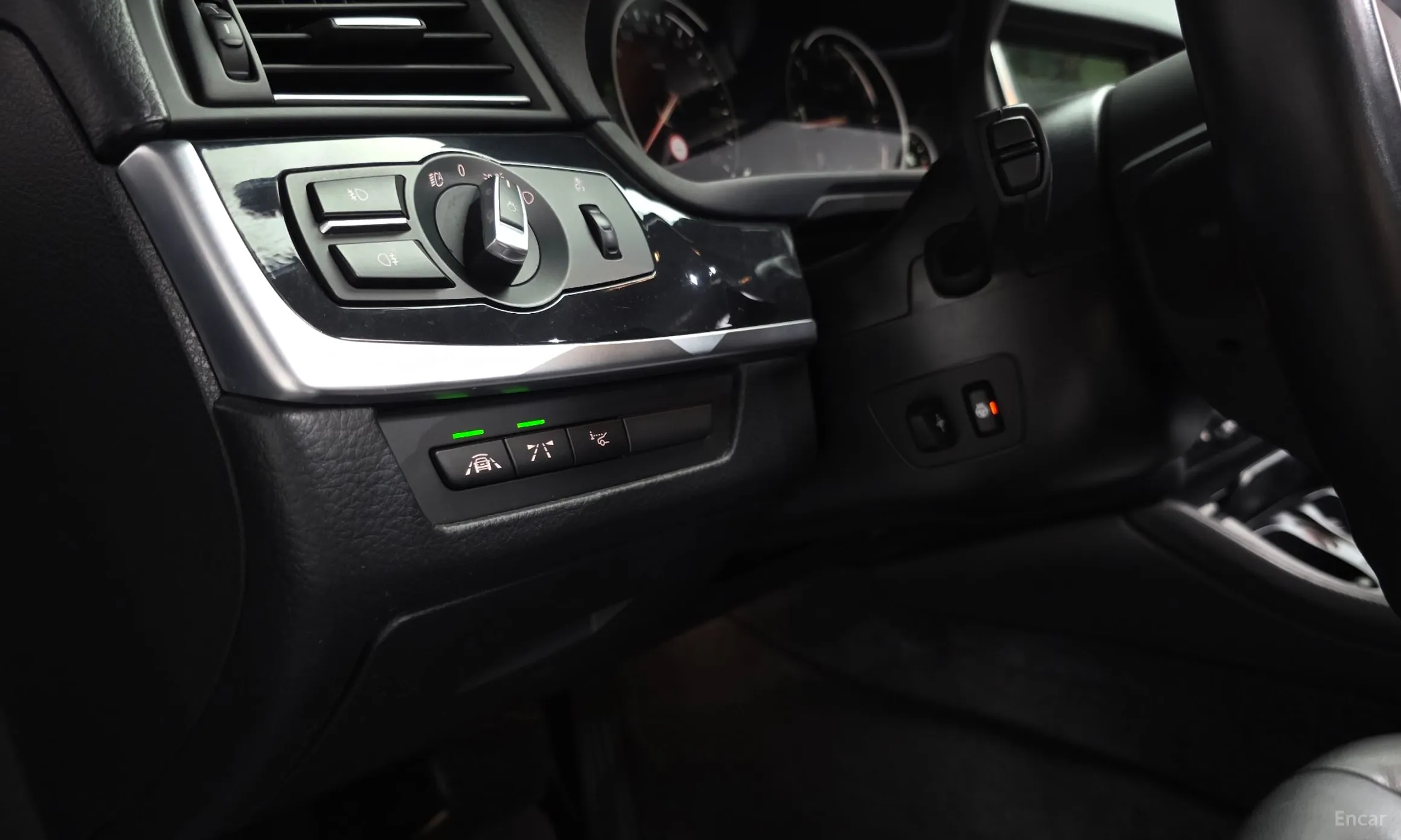 BMW 5 Series (F10) превью 17