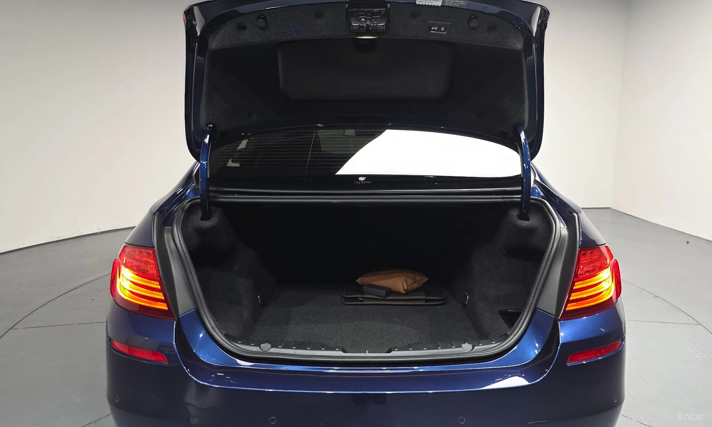BMW 5 Series (F10) превью 20
