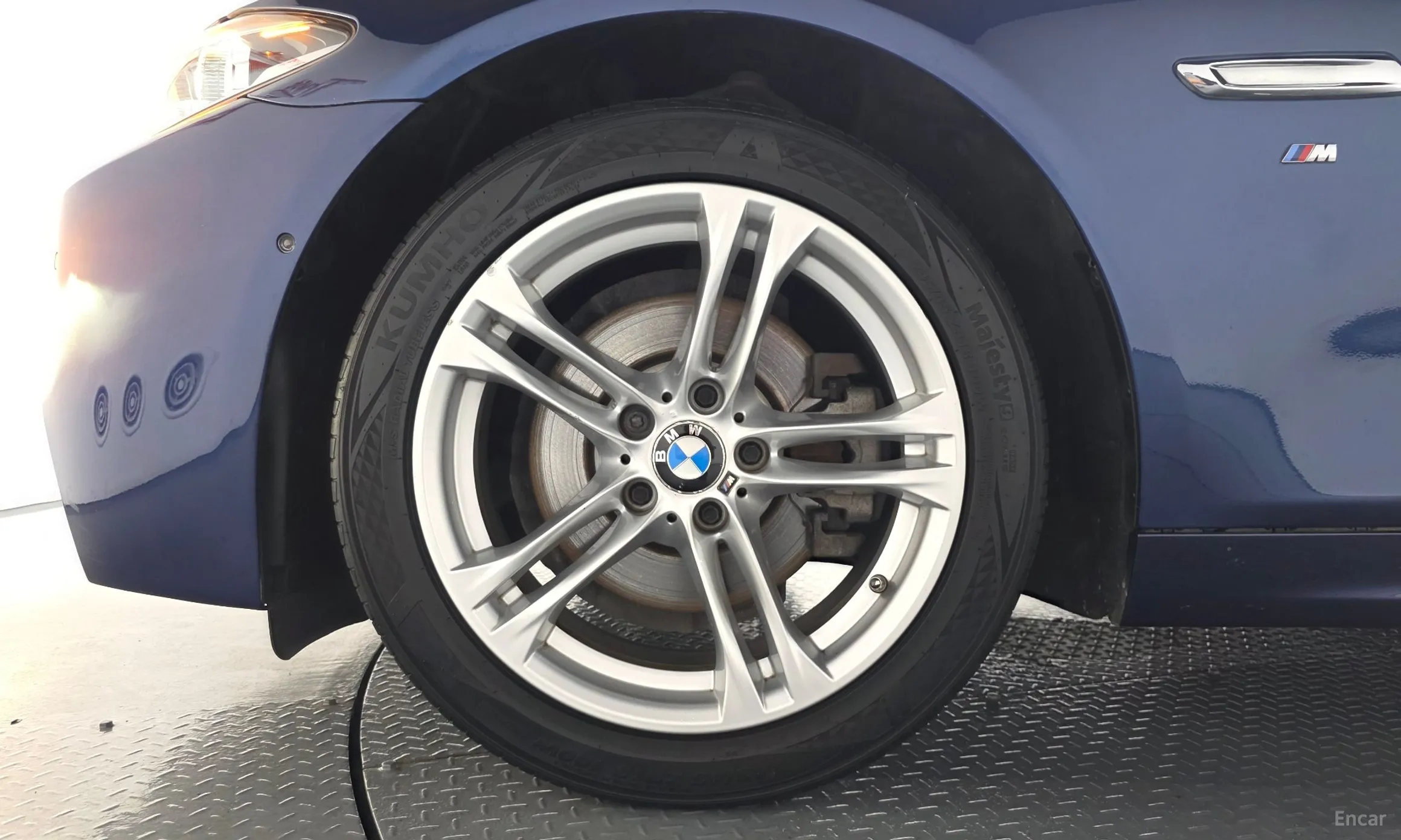 BMW 5 Series (F10) превью 5