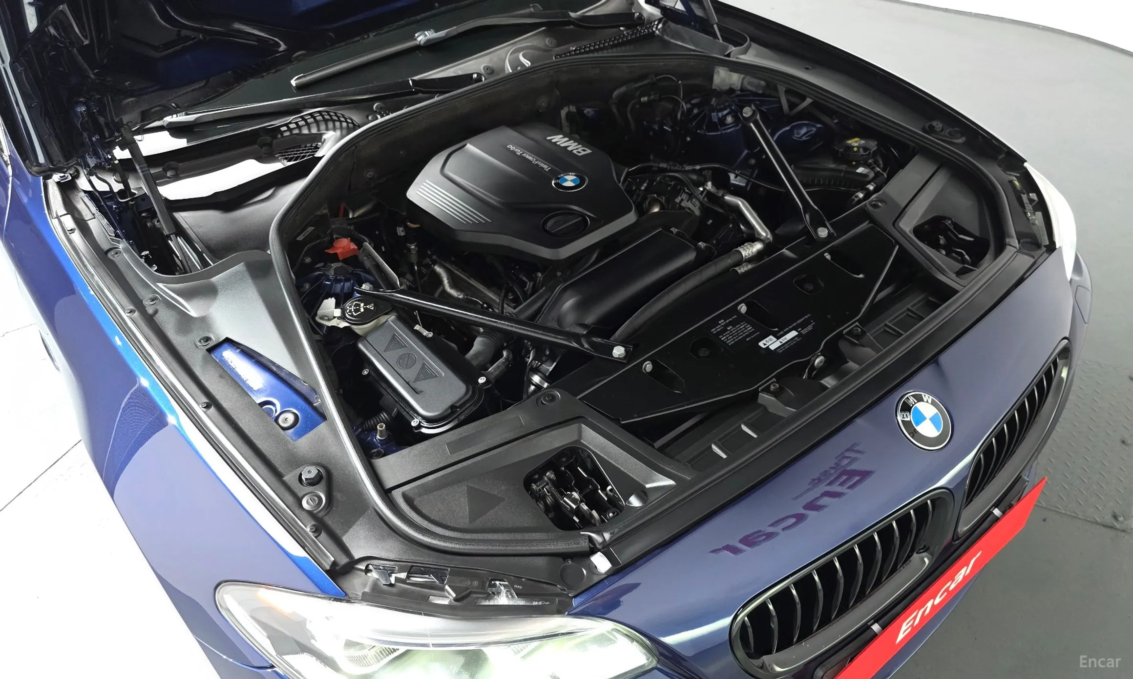 BMW 5 Series (F10) превью 6