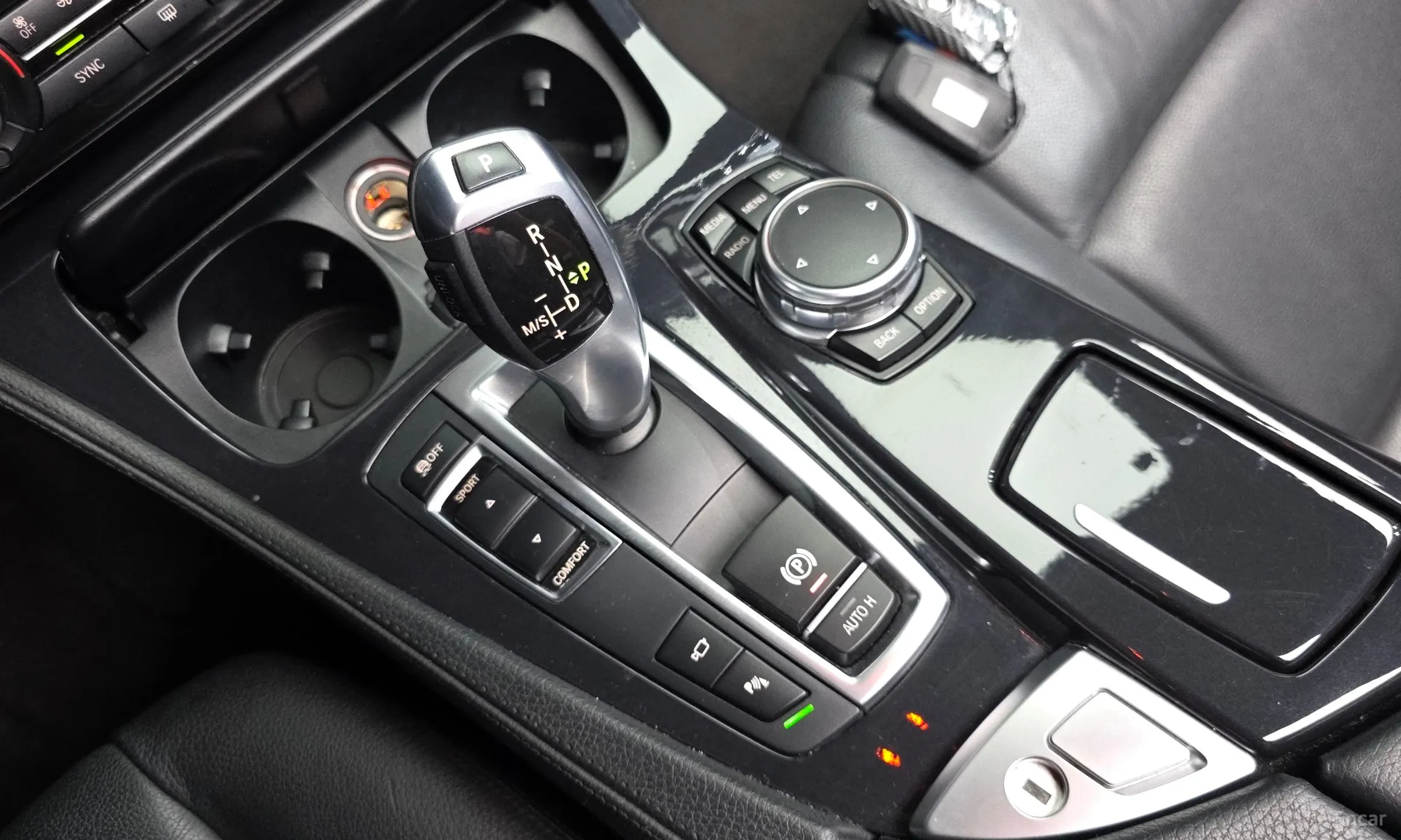 BMW 5 Series (F10) превью 9