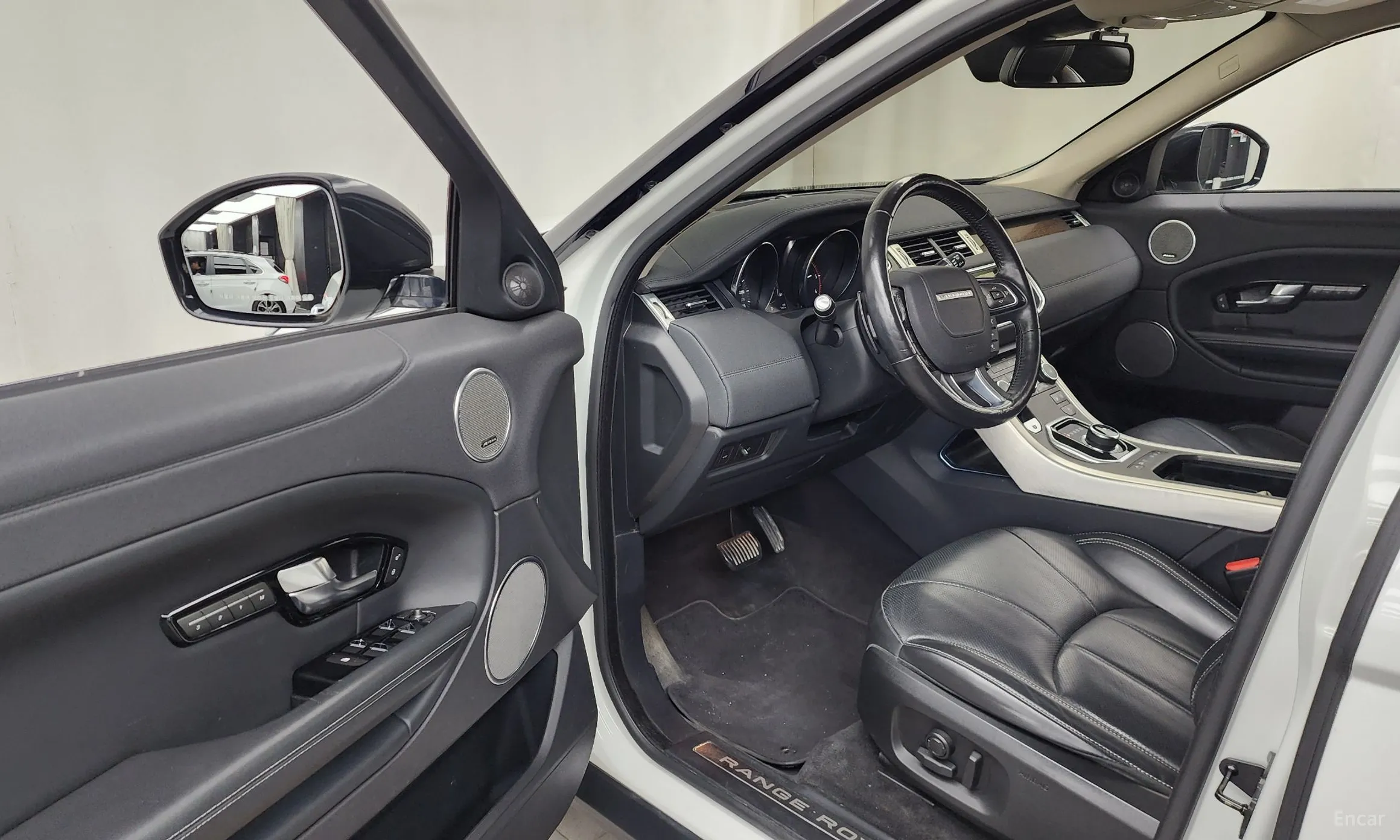 Land Rover Range Rover Evoque превью 10