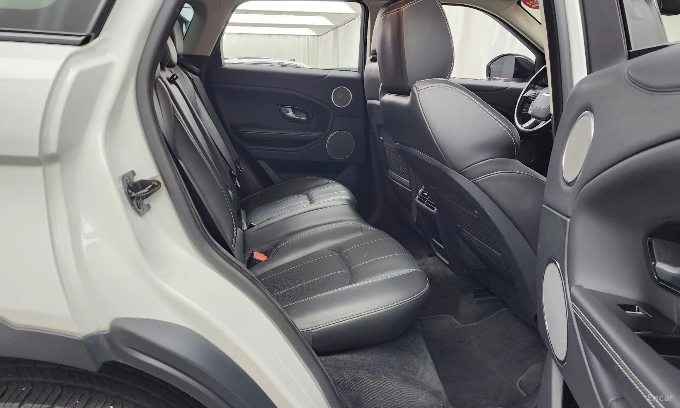 Land Rover Range Rover Evoque превью 12