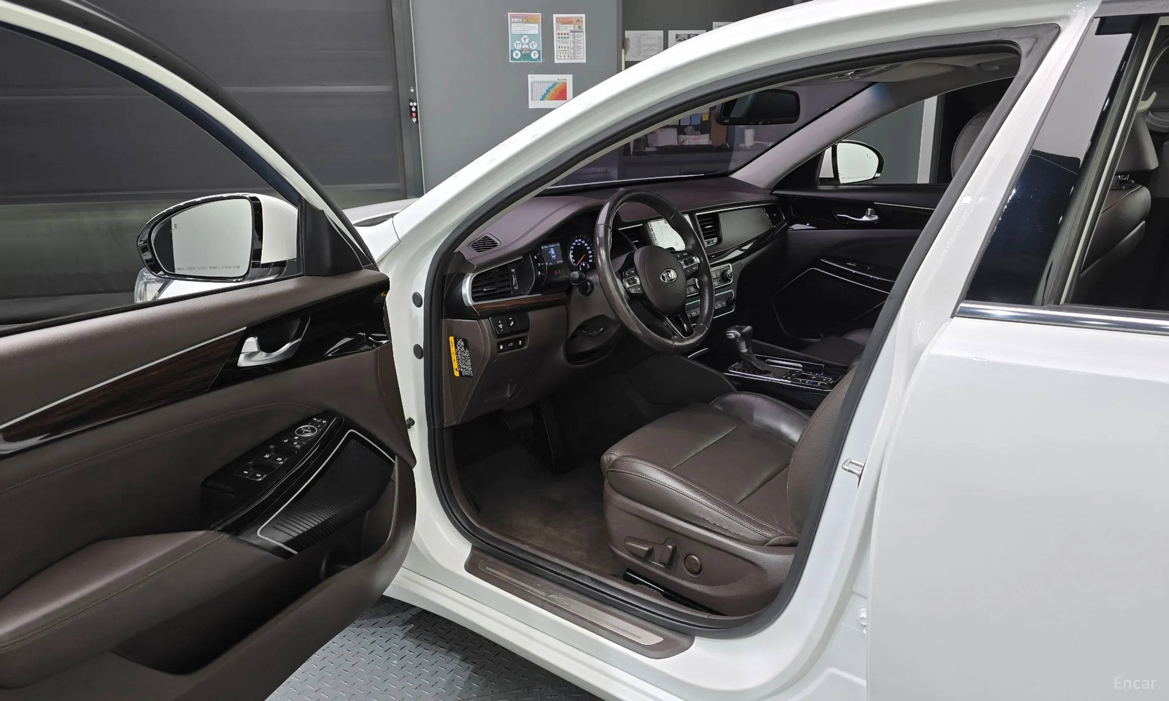 Kia K7 превью 10