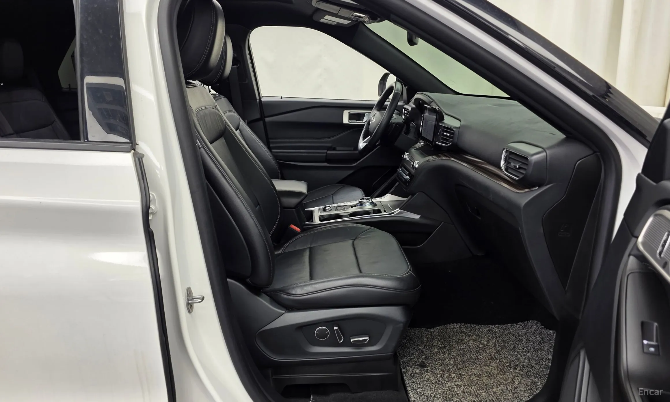 Ford Explorer 6th Generation превью 11