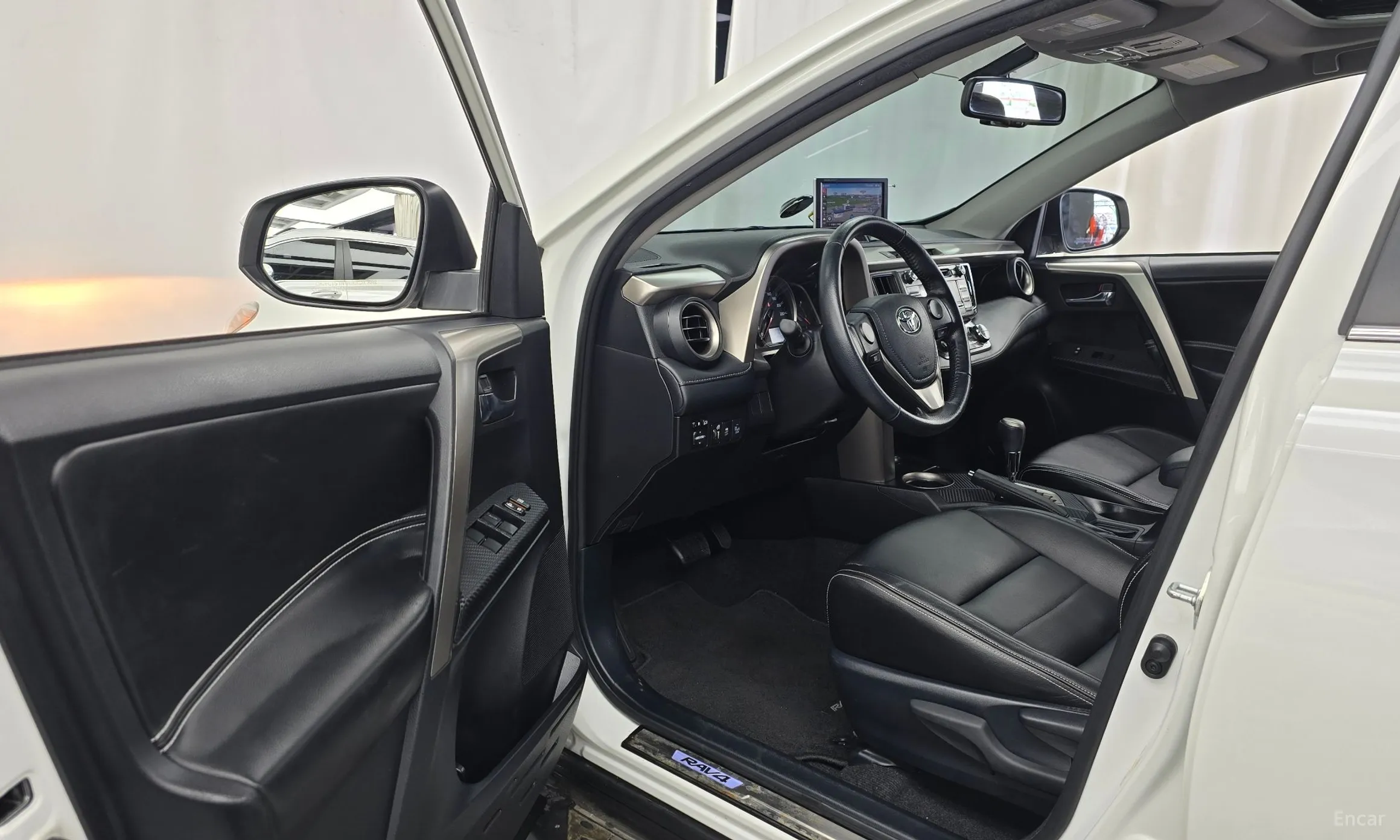 Toyota RAV4 превью 10