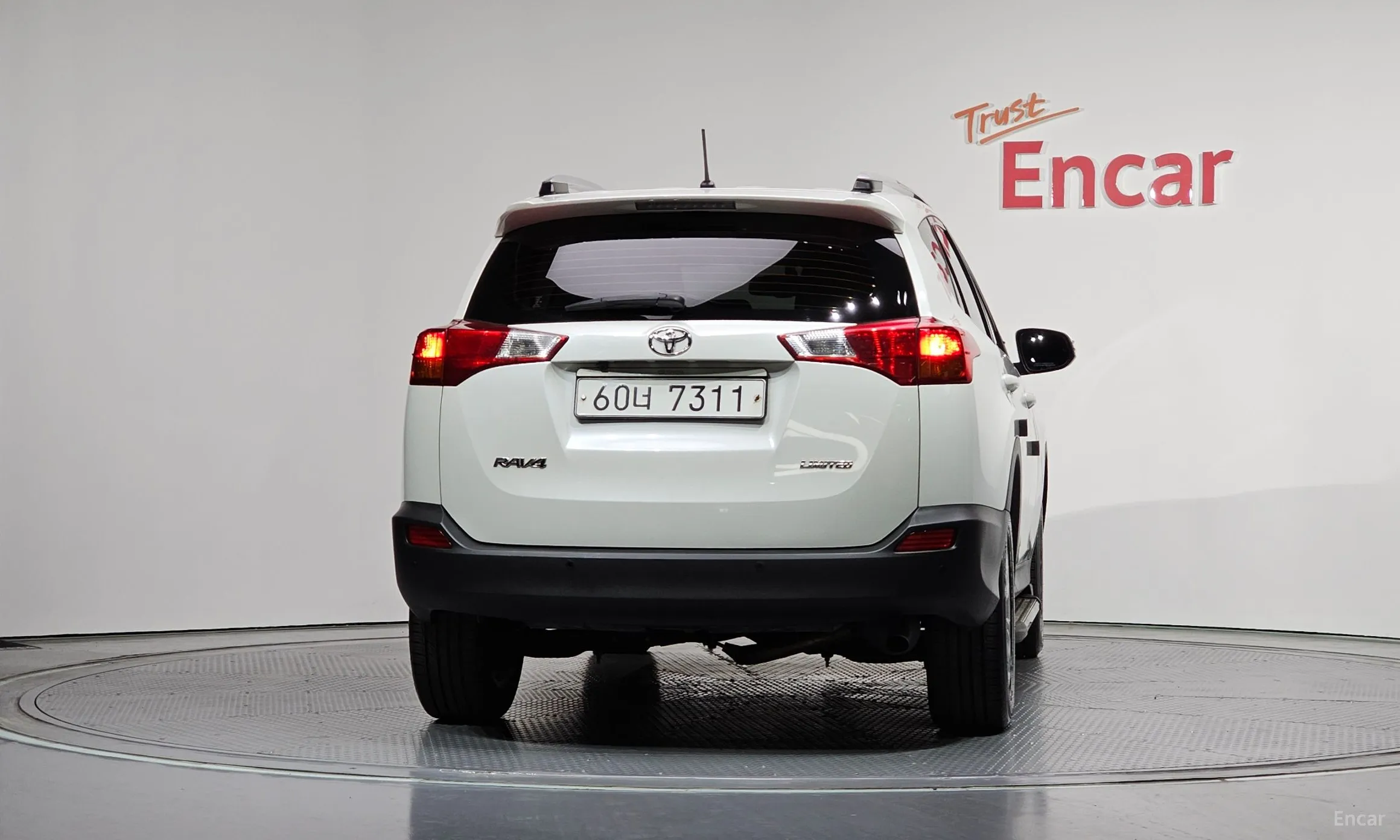 Toyota RAV4 превью 4