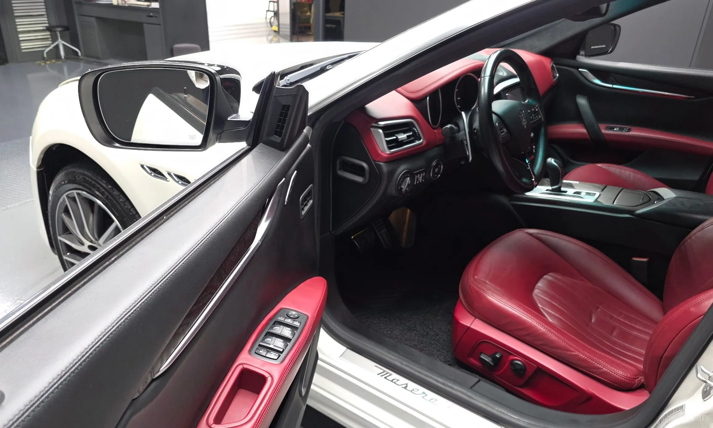 Maserati Ghibli превью 10